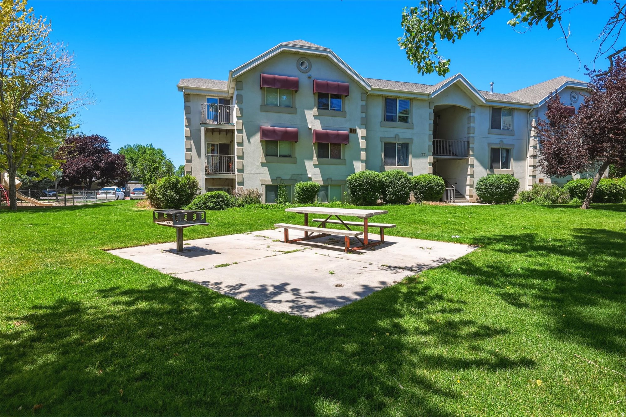 FRANKLIN PARK CONDO - Residential