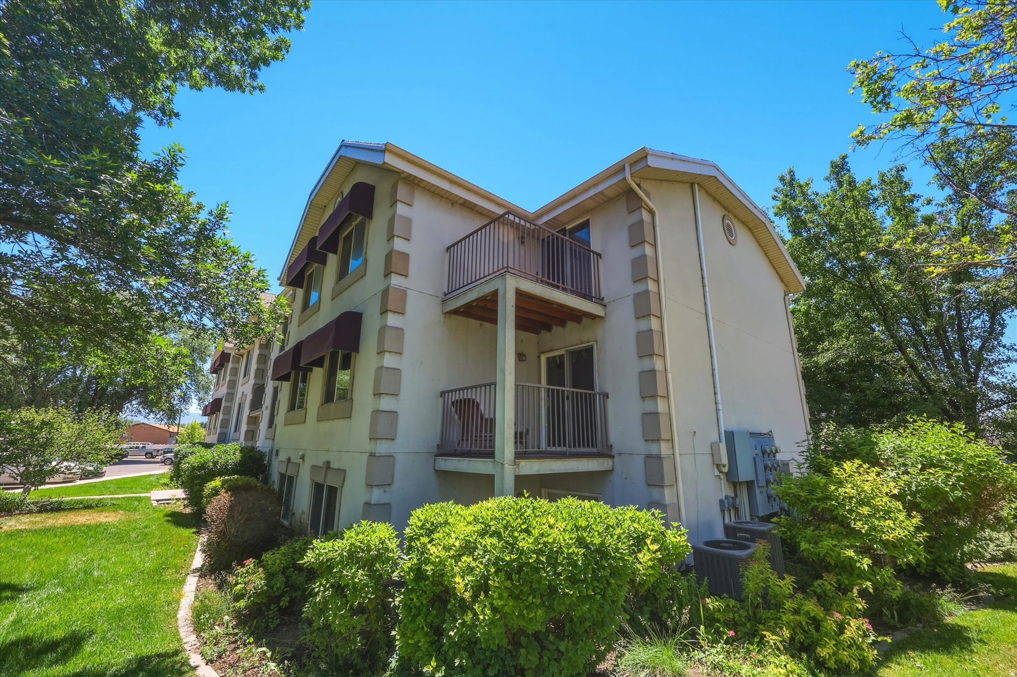 FRANKLIN PARK CONDO - Residential