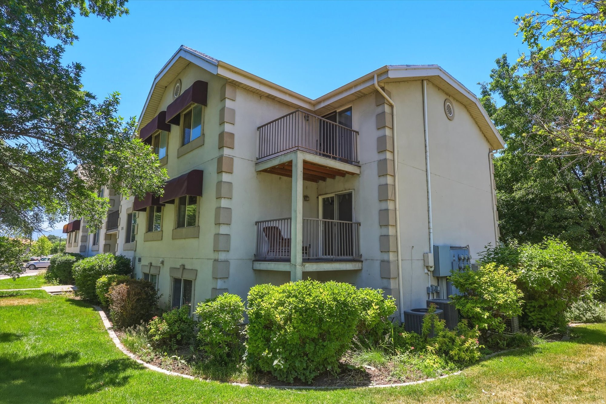 FRANKLIN PARK CONDO - Residential