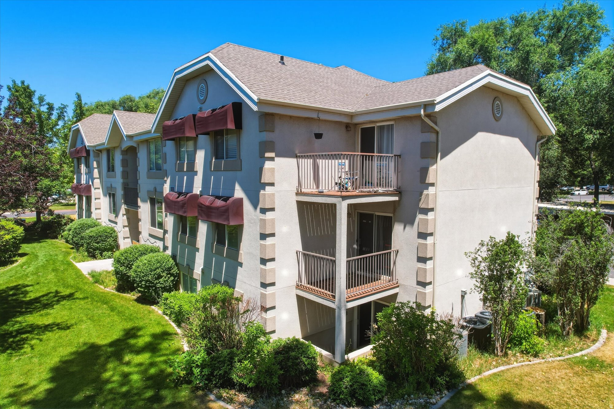 FRANKLIN PARK CONDO - Residential
