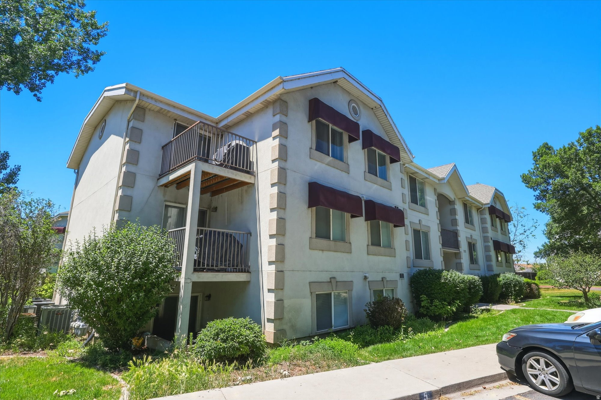 FRANKLIN PARK CONDO - Residential