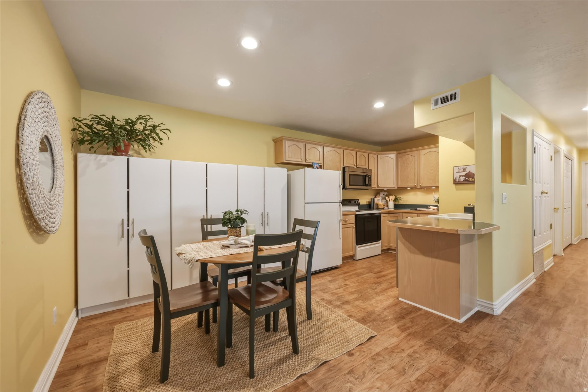 FRANKLIN PARK CONDO - Residential