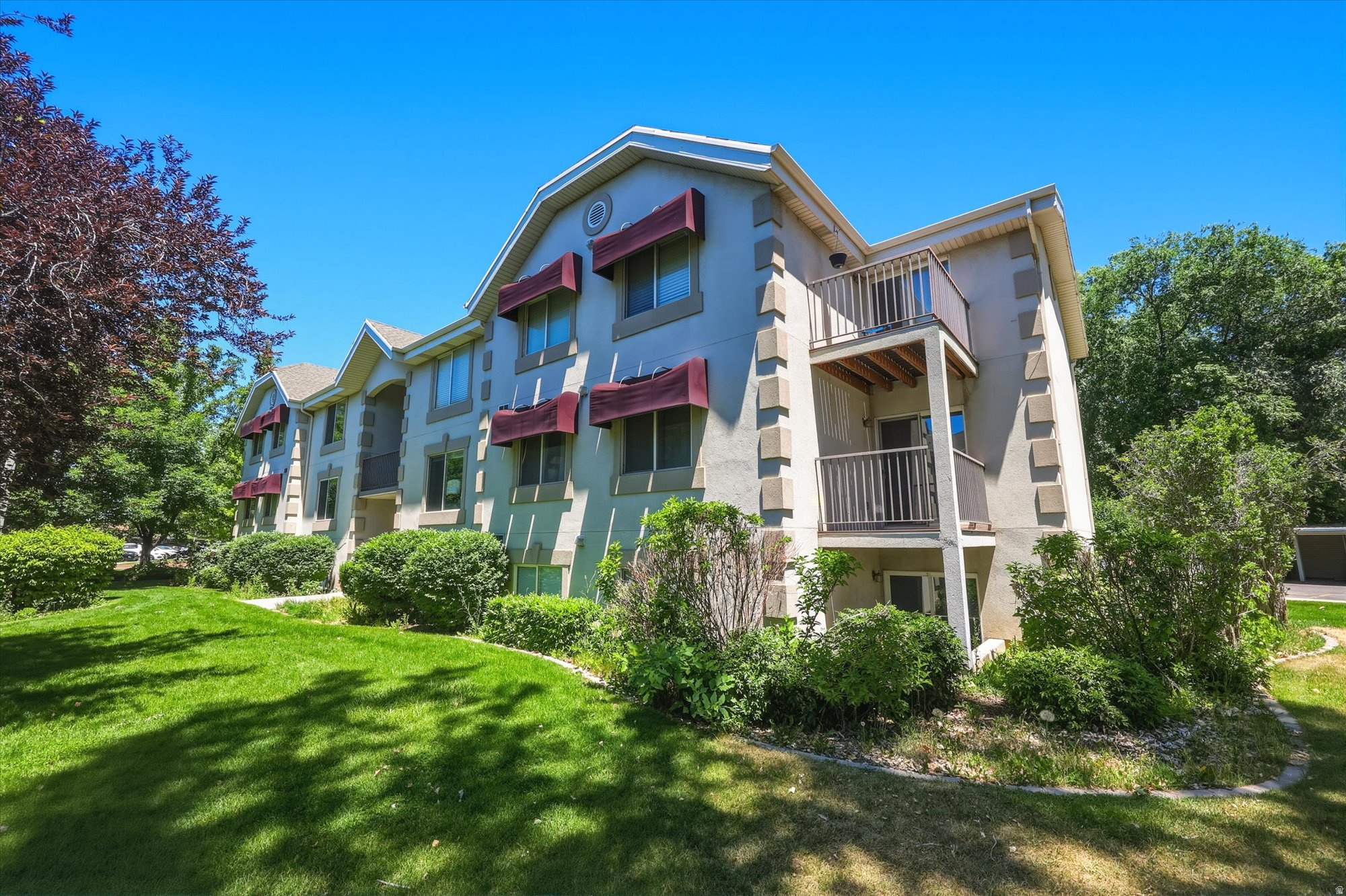 FRANKLIN PARK CONDO - Residential