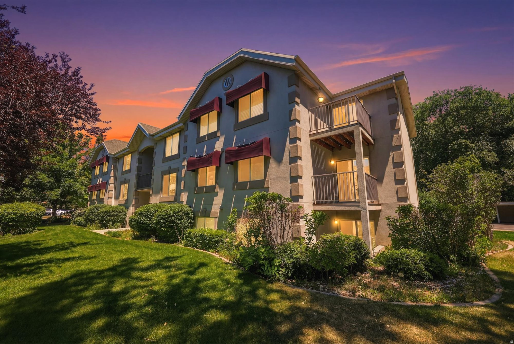 FRANKLIN PARK CONDO - Residential