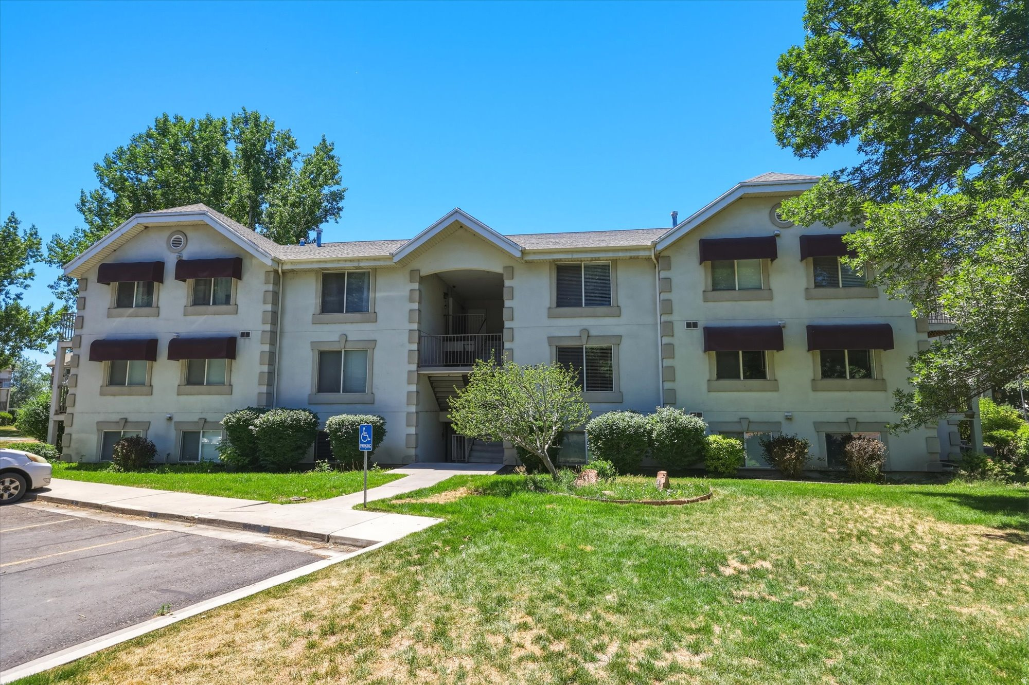 FRANKLIN PARK CONDO - Residential