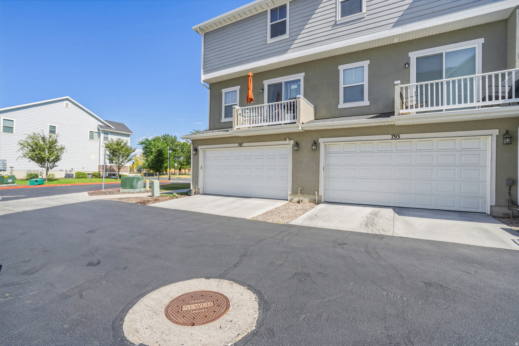 FAIRFIELD SQUARE - Residential