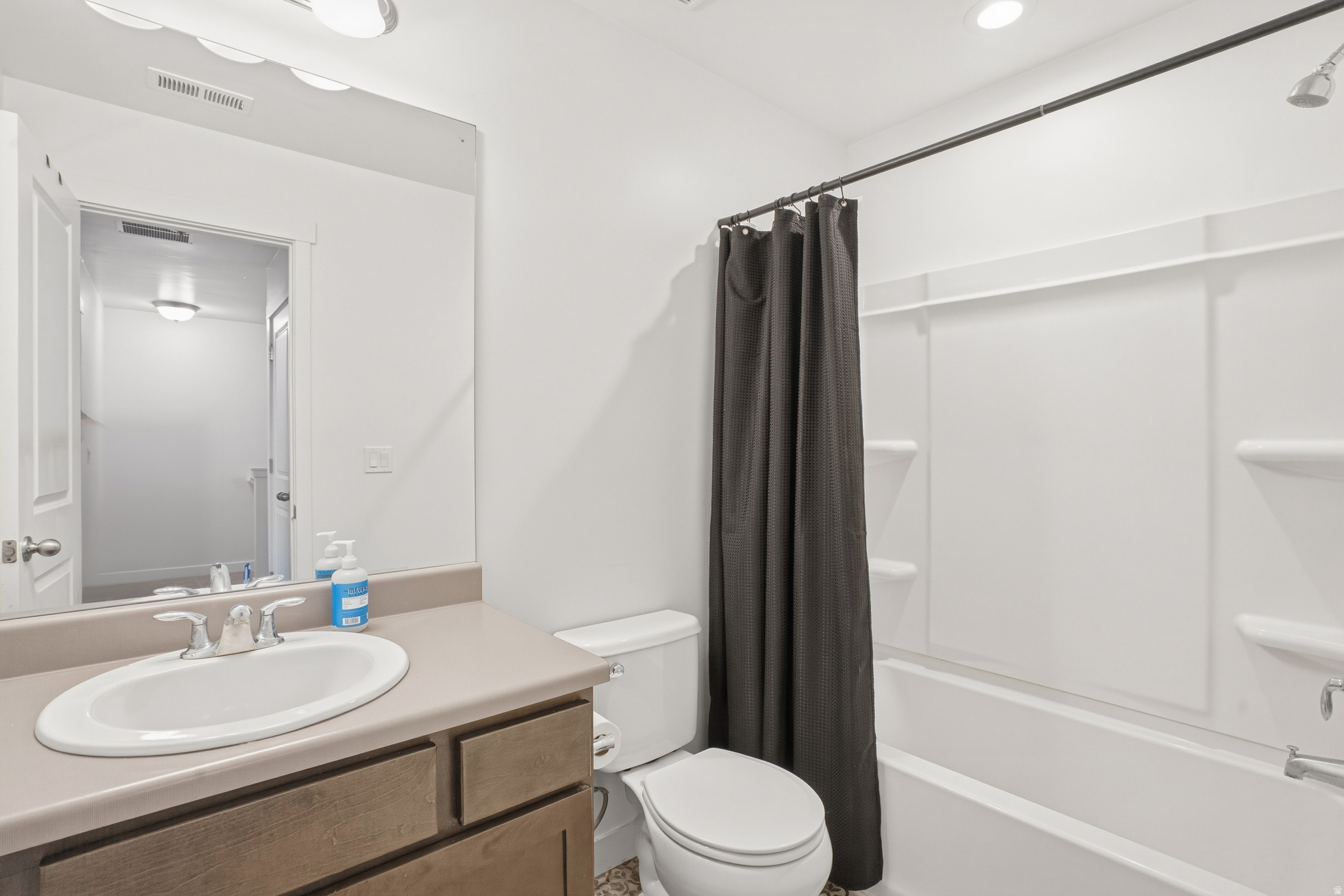 FAIRFIELD SQUARE - Residential
