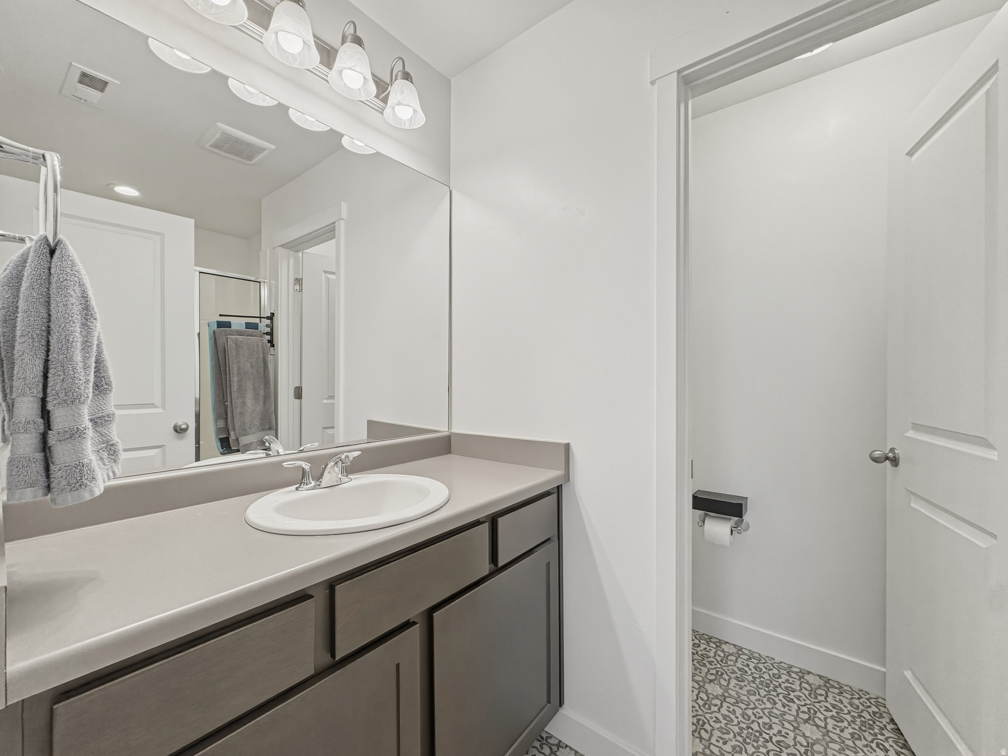 FAIRFIELD SQUARE - Residential