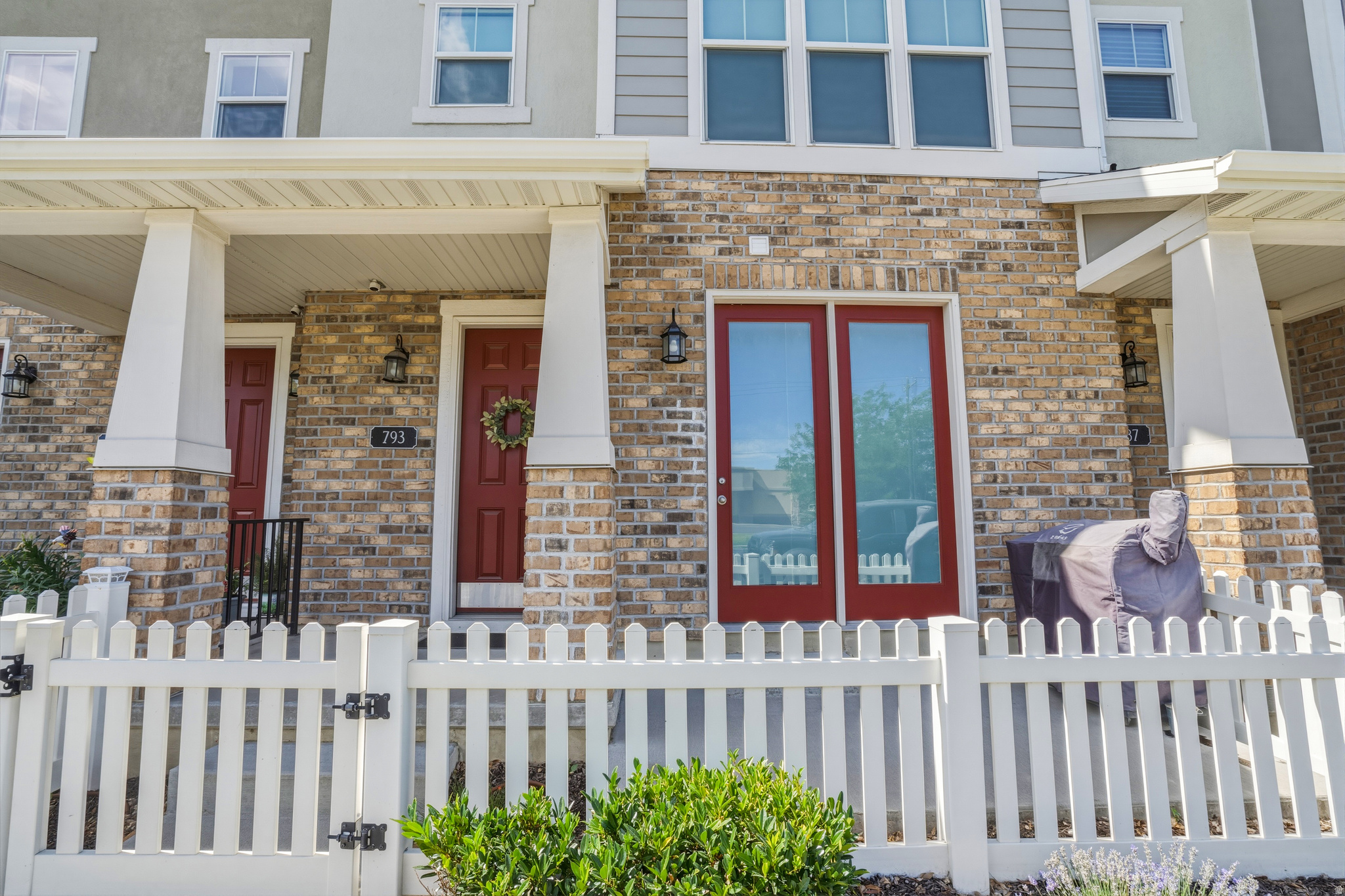 FAIRFIELD SQUARE - Residential