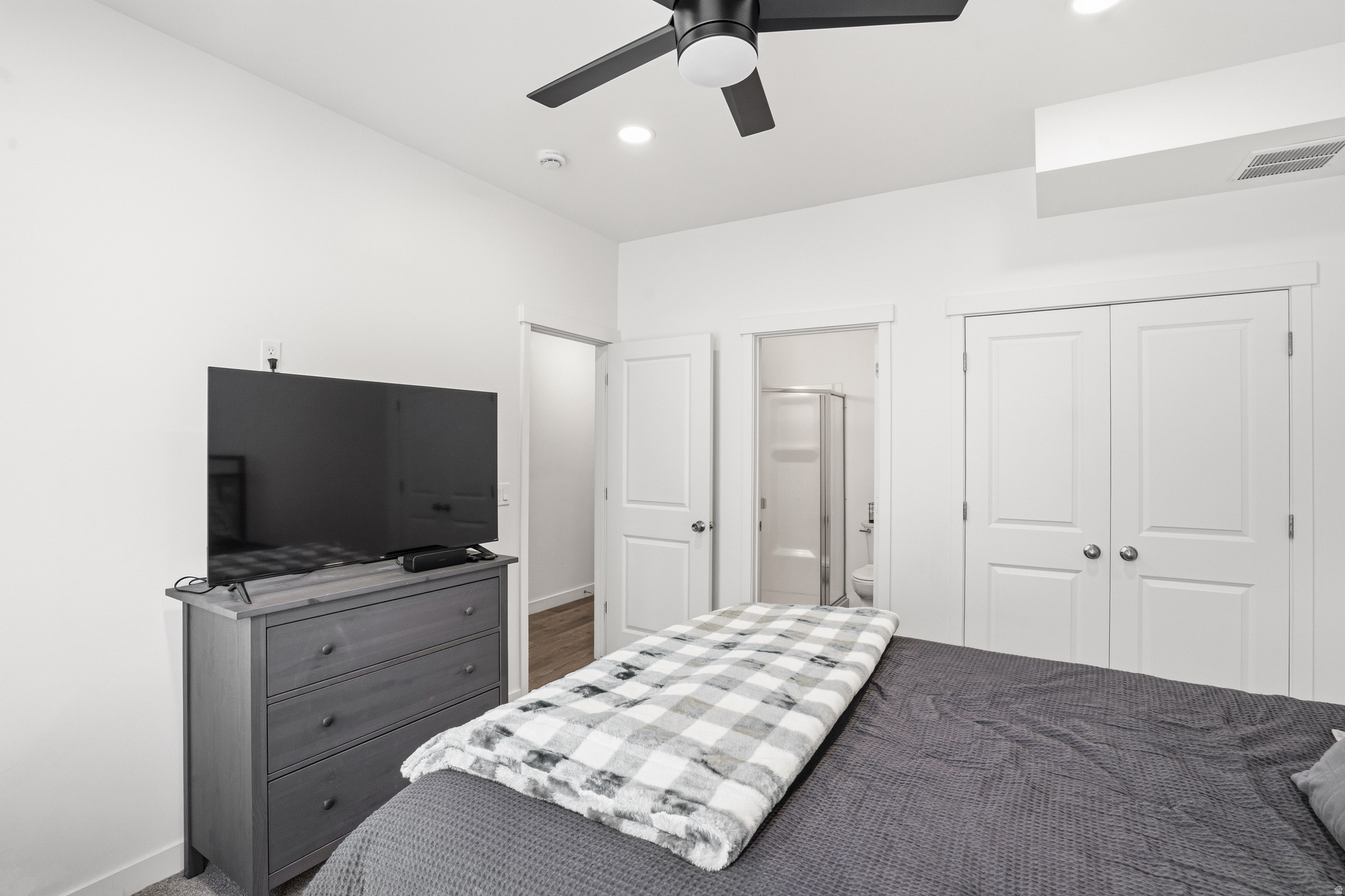 FAIRFIELD SQUARE - Residential
