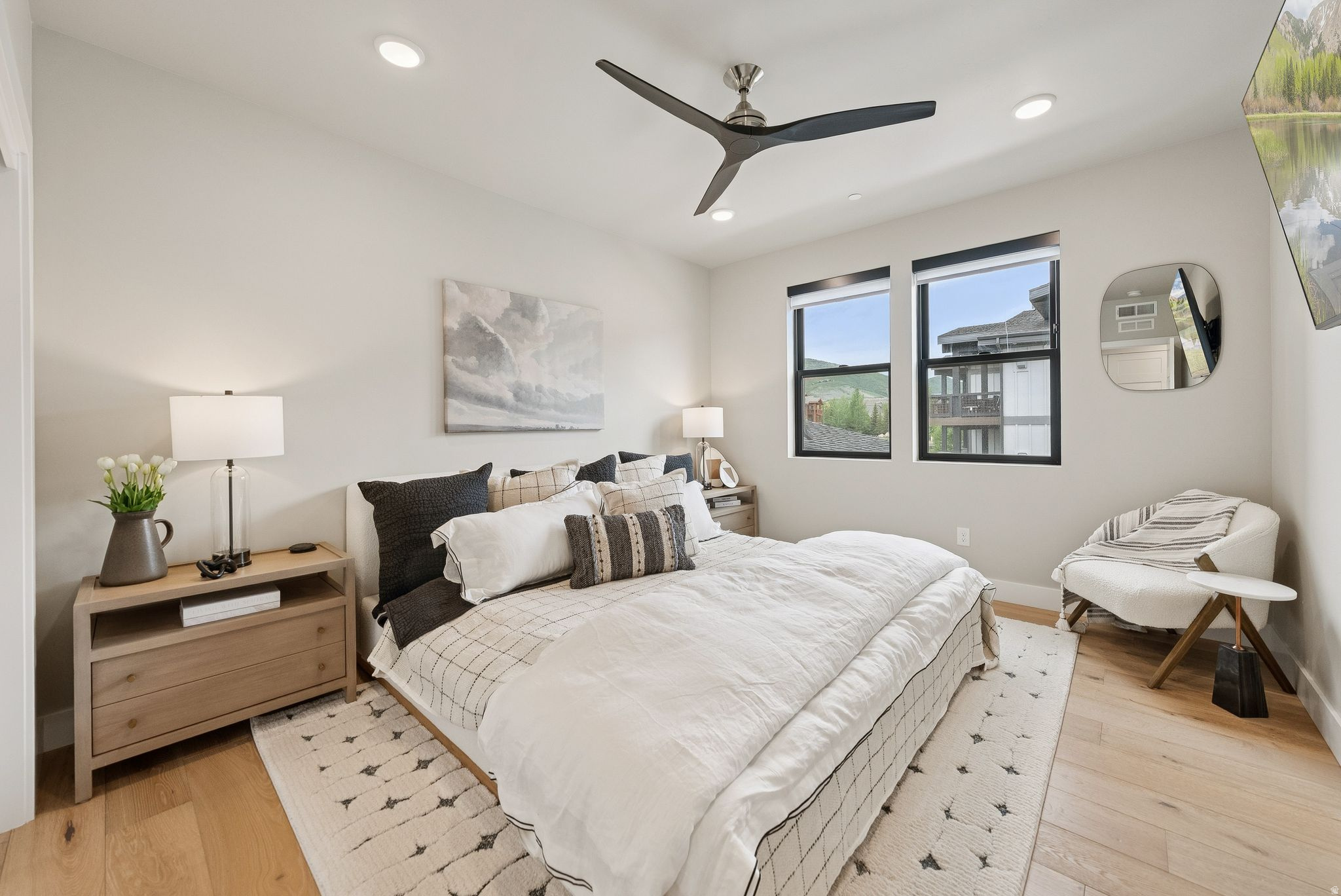 MAYFLOWER LAKESIDE - Residential
