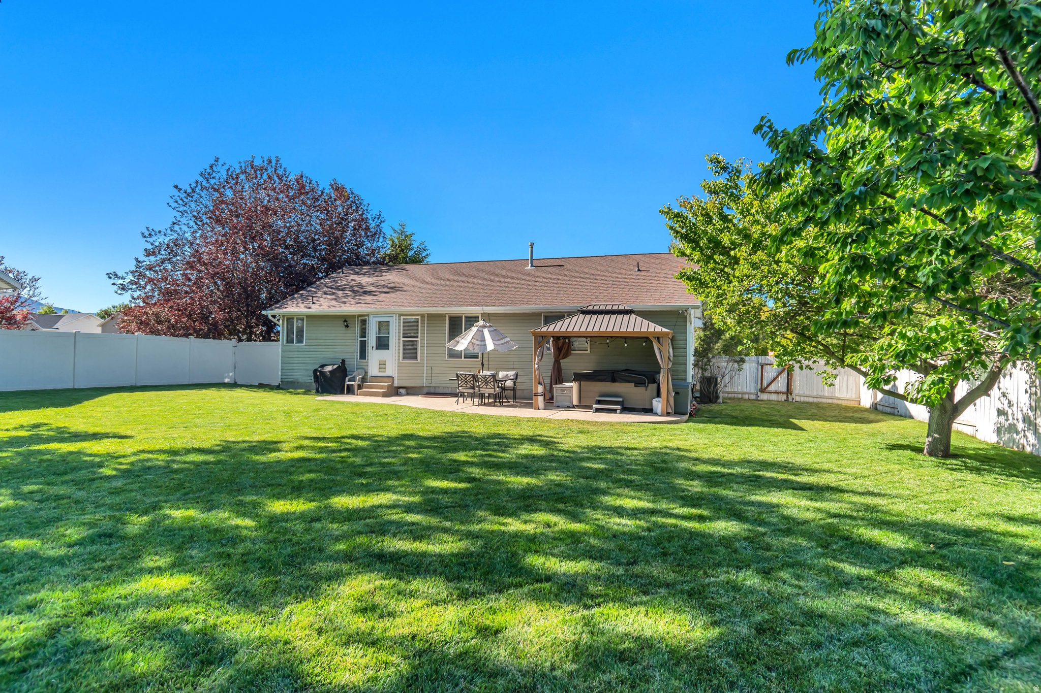 THE FOOTHILLS - Residential