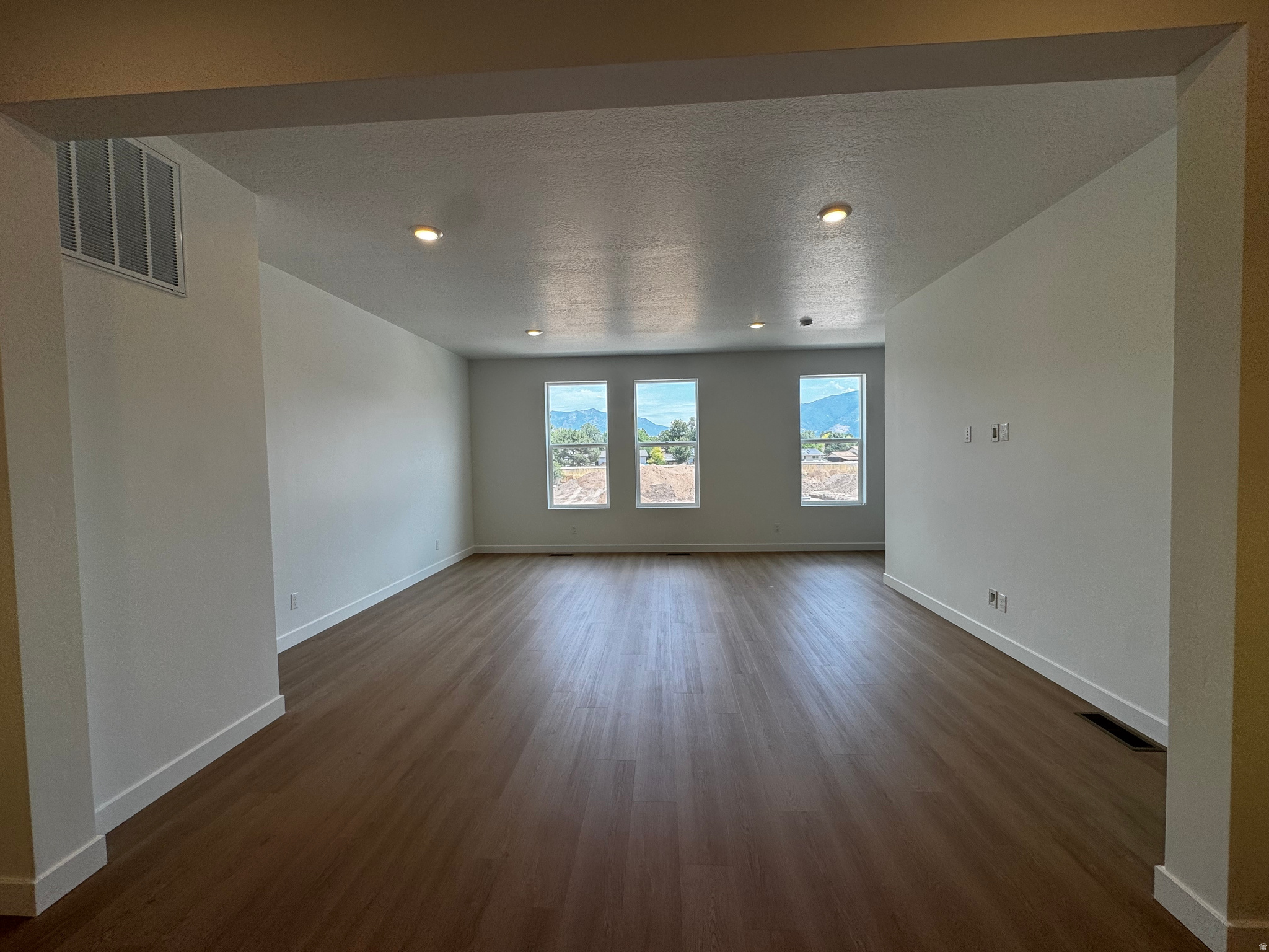 TRAILSIDE - Residential