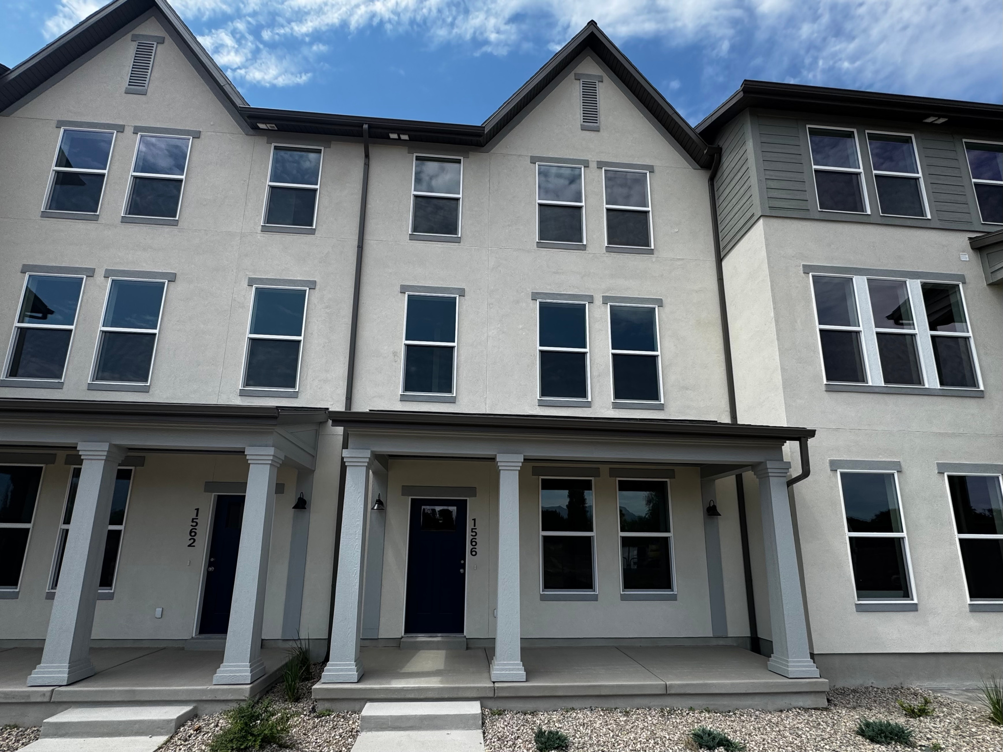 Free Blinds, Fridge and Washer/Dryer Combo with this town home!! Oakridge floor plan in the Trailside community. Primary Suite with double sinks, walk-in closet. Gourmet kitchen with upgraded cabinets, quartz countertops and stainless steel appliances. Flex room on main level could be 4th bedroom or home office. Trailside community features a hammock park, playground, Paw Park, bike and walking trials! Builder is currently offering incentive to pay towards closing costs and or rate buydown. Visit our model home at 1833 W 1150 N, Layton, UT 84041 Tue-Sat, 11 AM - 6 PM.