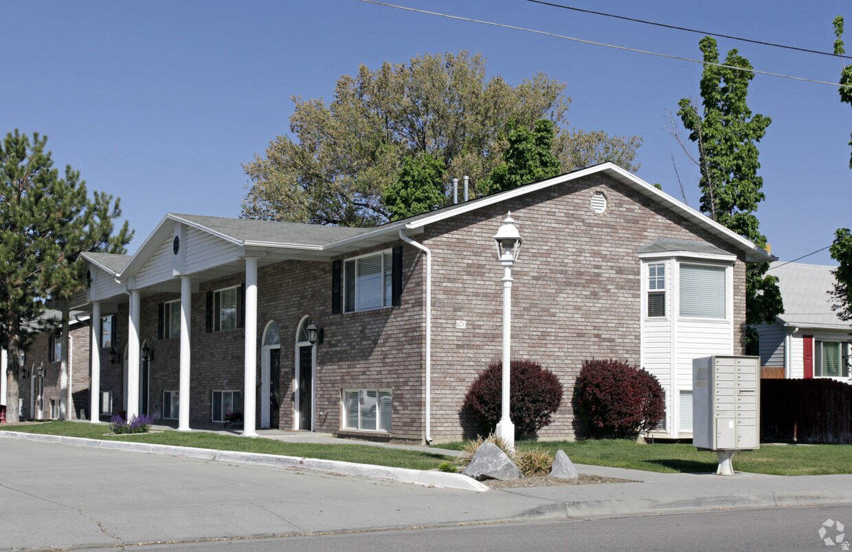 CHASE LANE - Residential