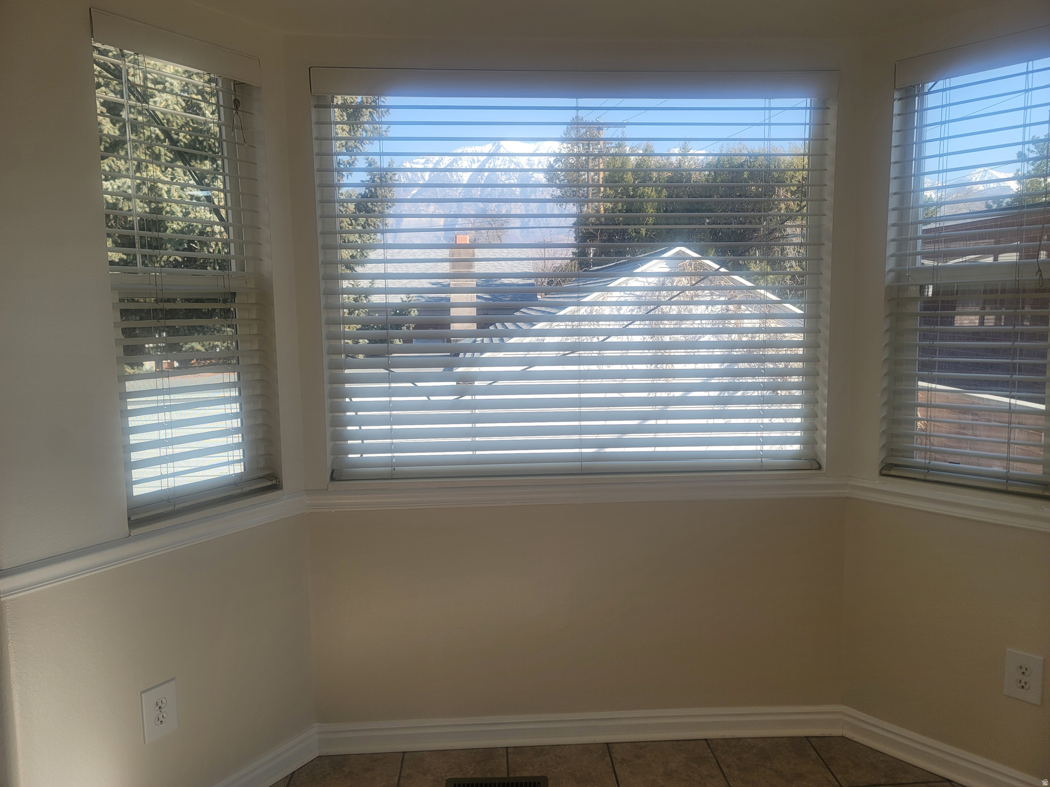 CHASE LANE - Residential