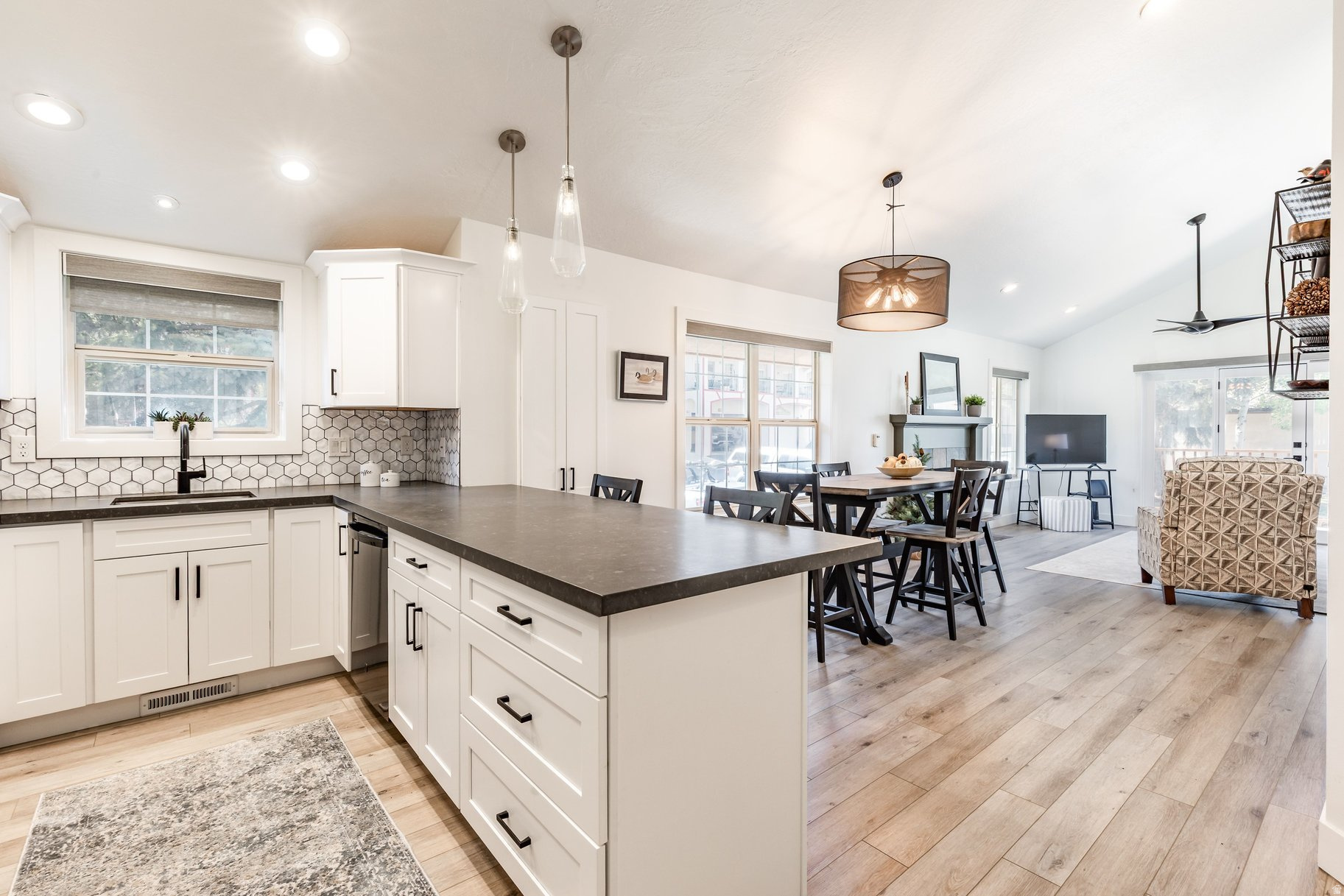 SWISS OAKS - Residential