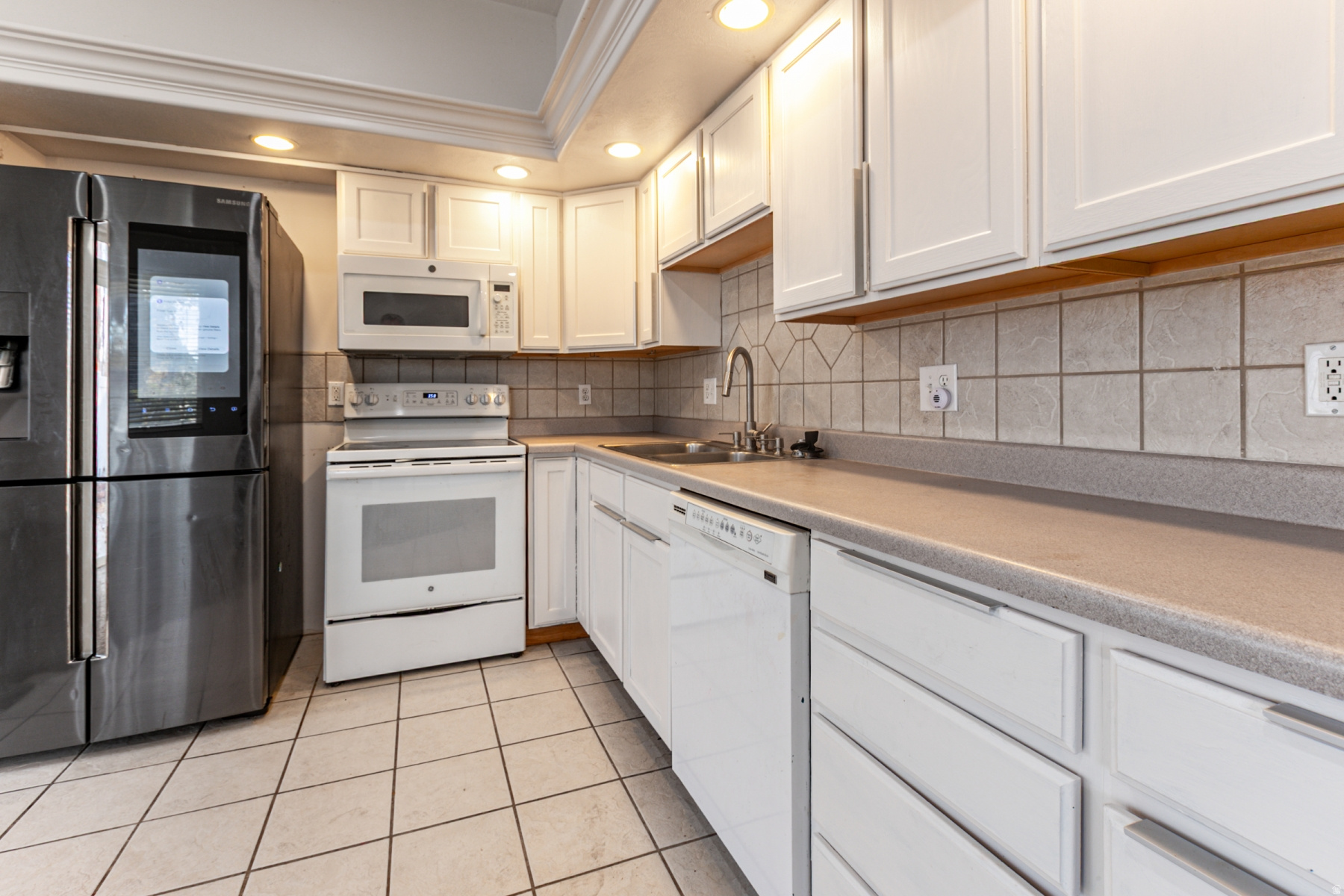 PEREGRINE POINTE - Residential