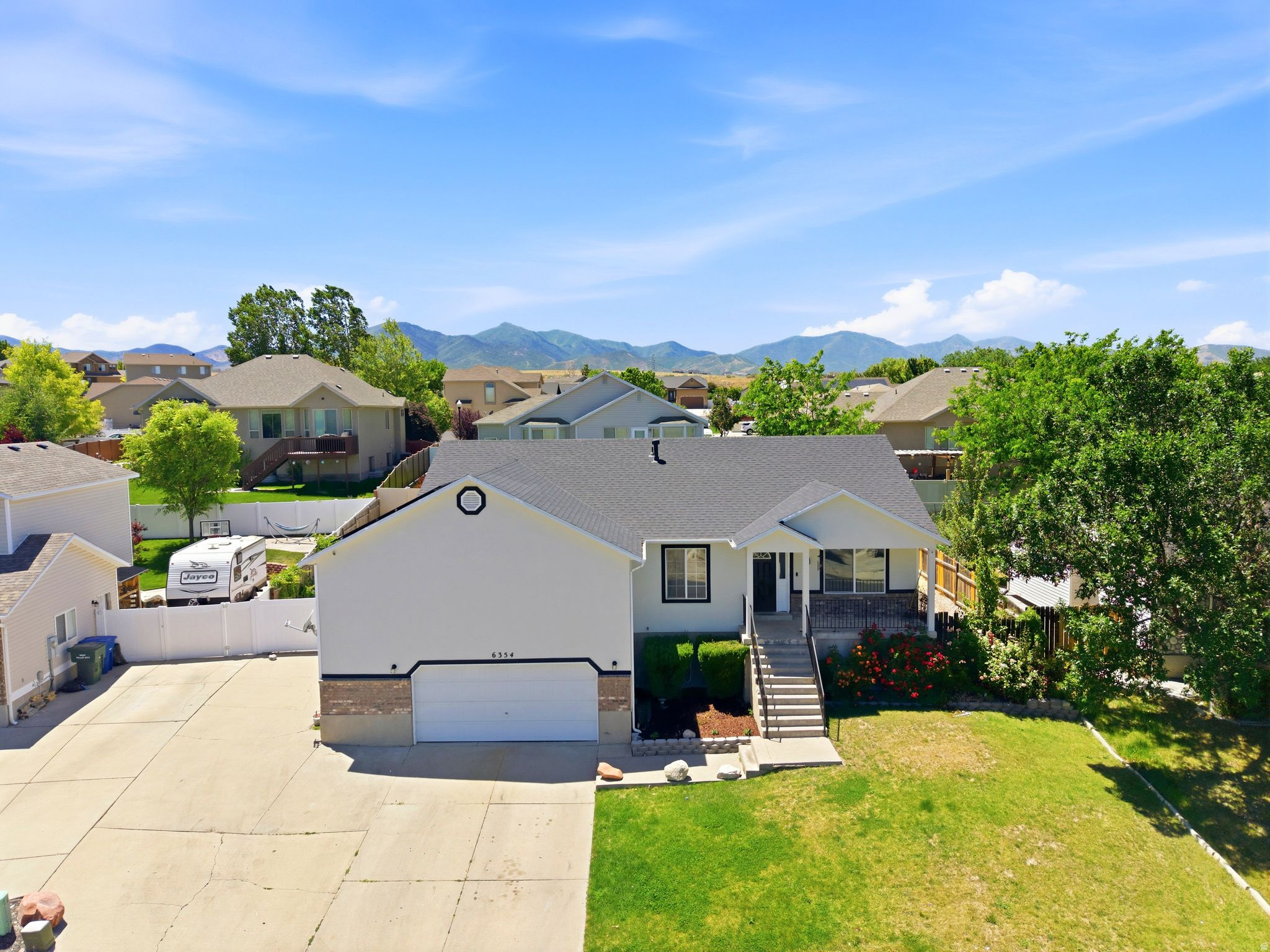 DIAMOND SUMMIT - Residential