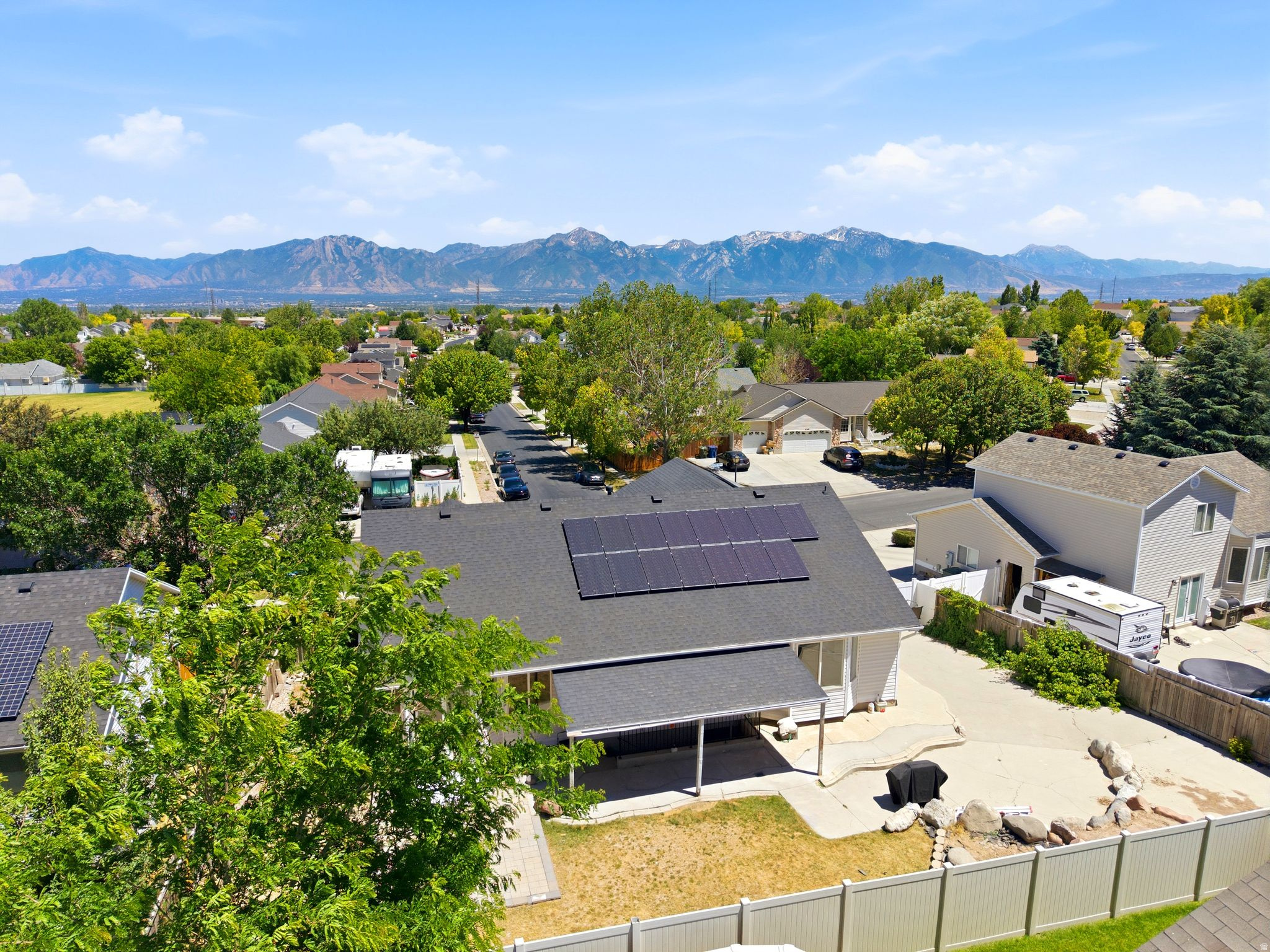 DIAMOND SUMMIT - Residential