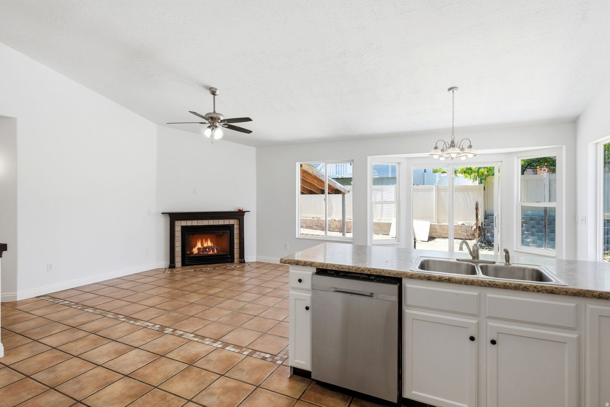 DIAMOND SUMMIT - Residential