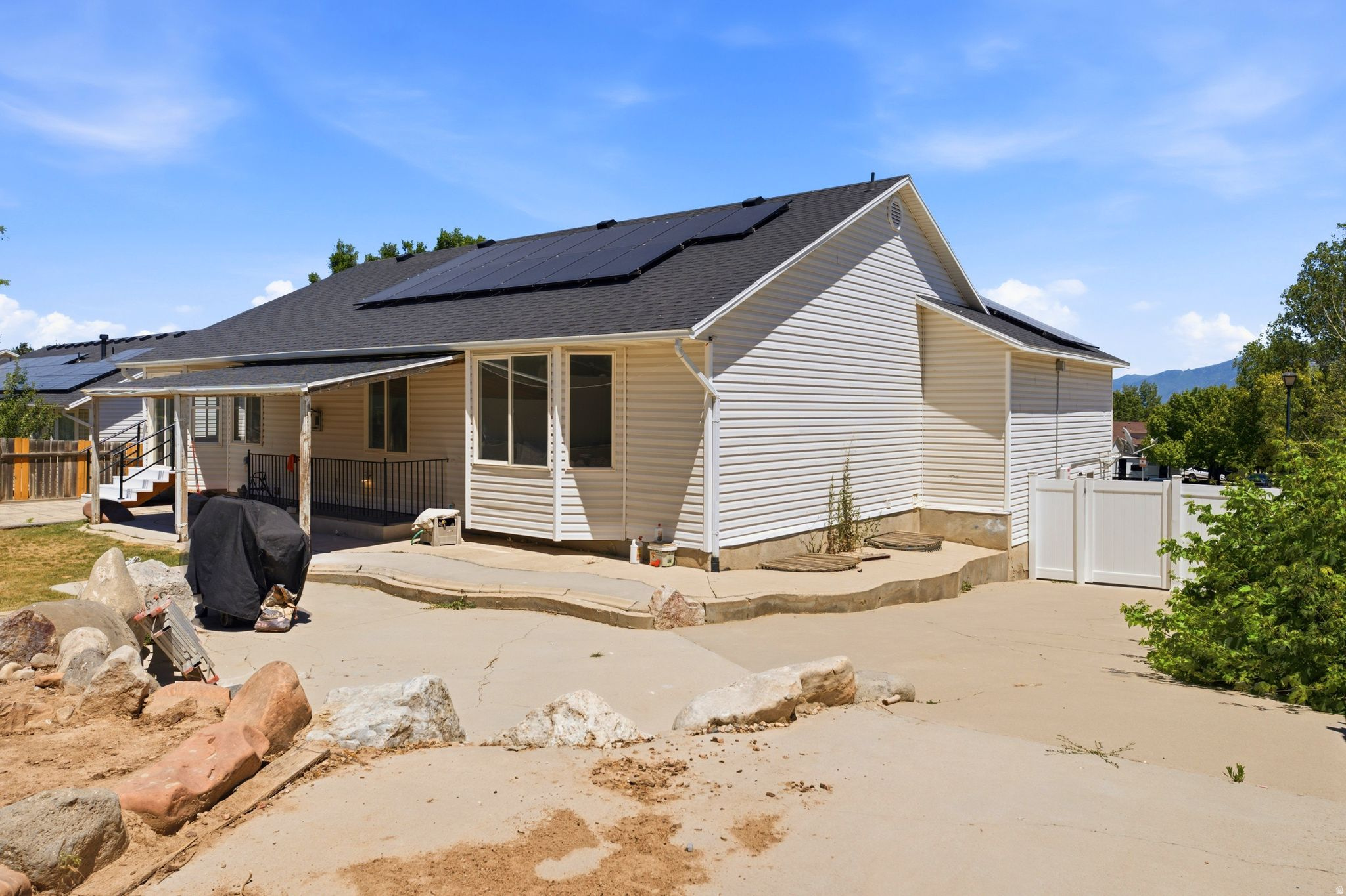 DIAMOND SUMMIT - Residential