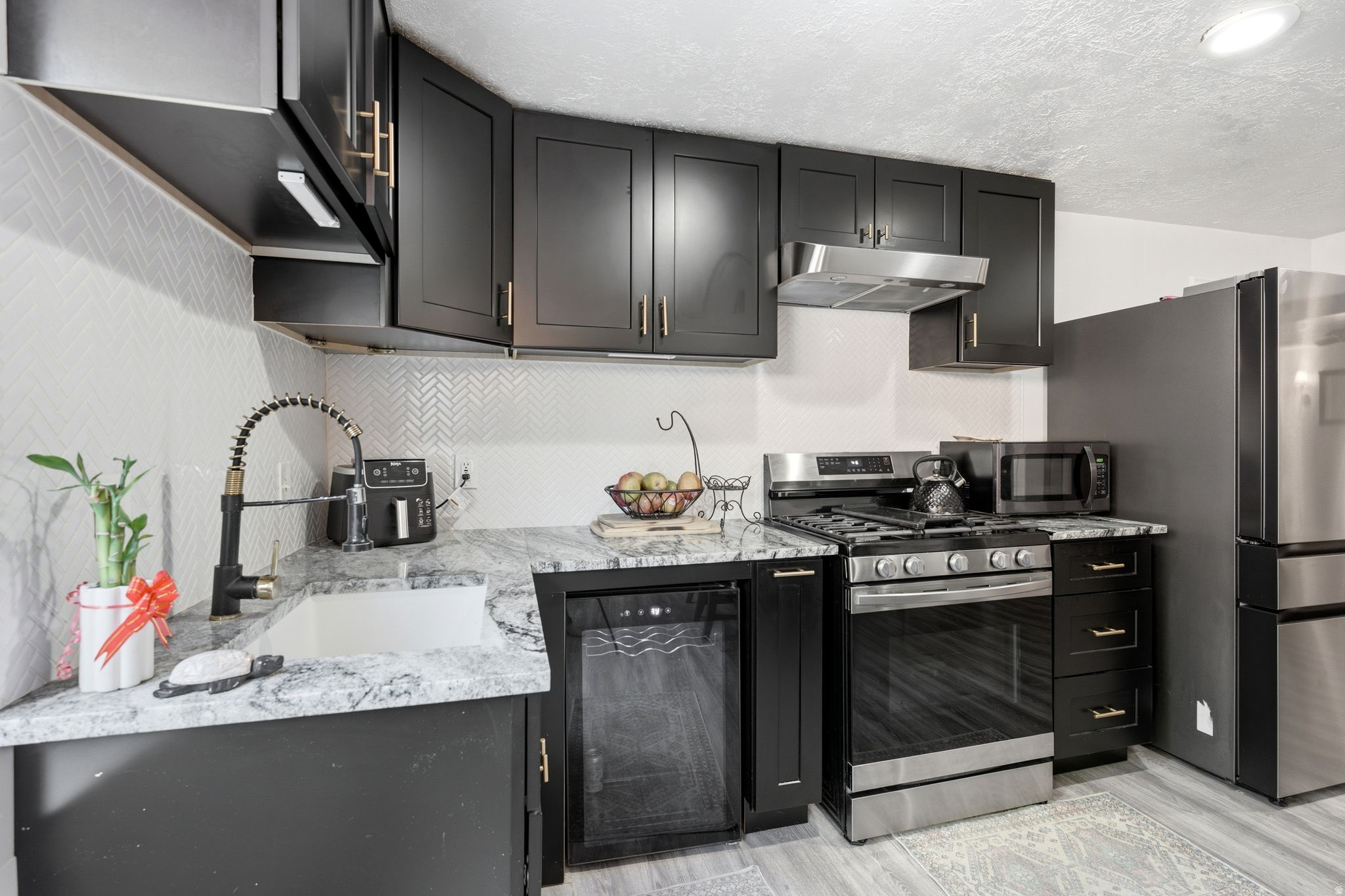 DIAMOND SUMMIT - Residential