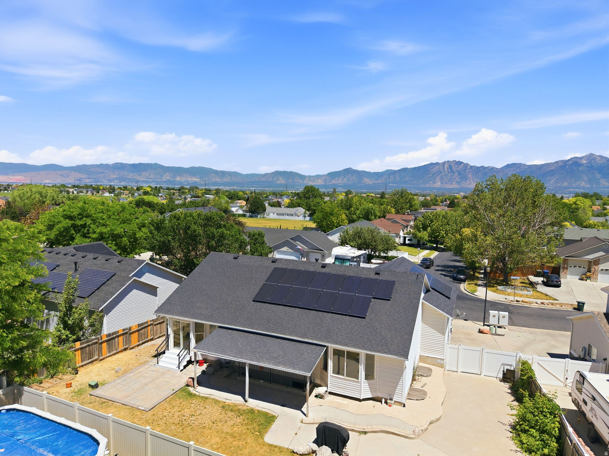DIAMOND SUMMIT - Residential