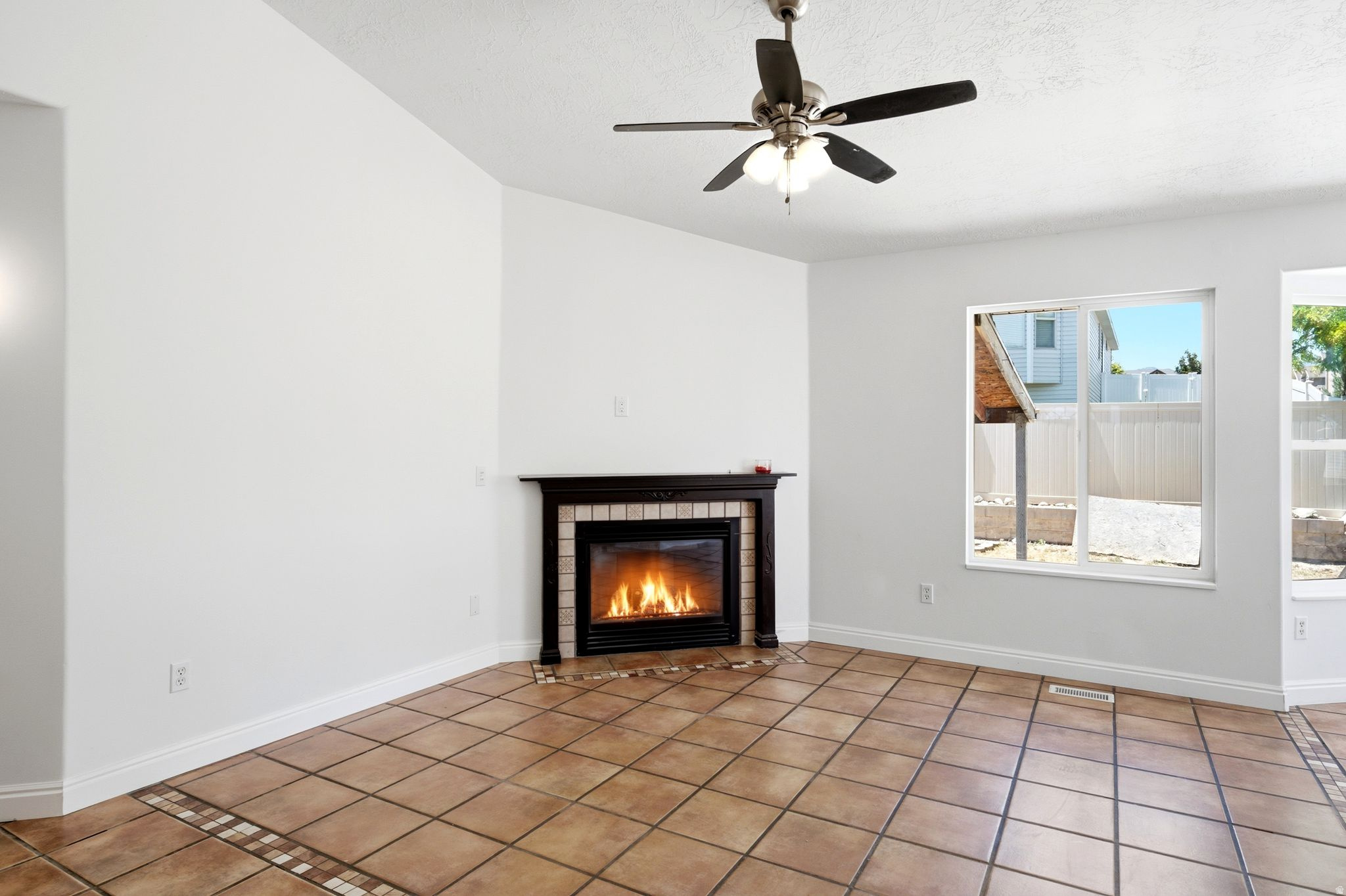 DIAMOND SUMMIT - Residential
