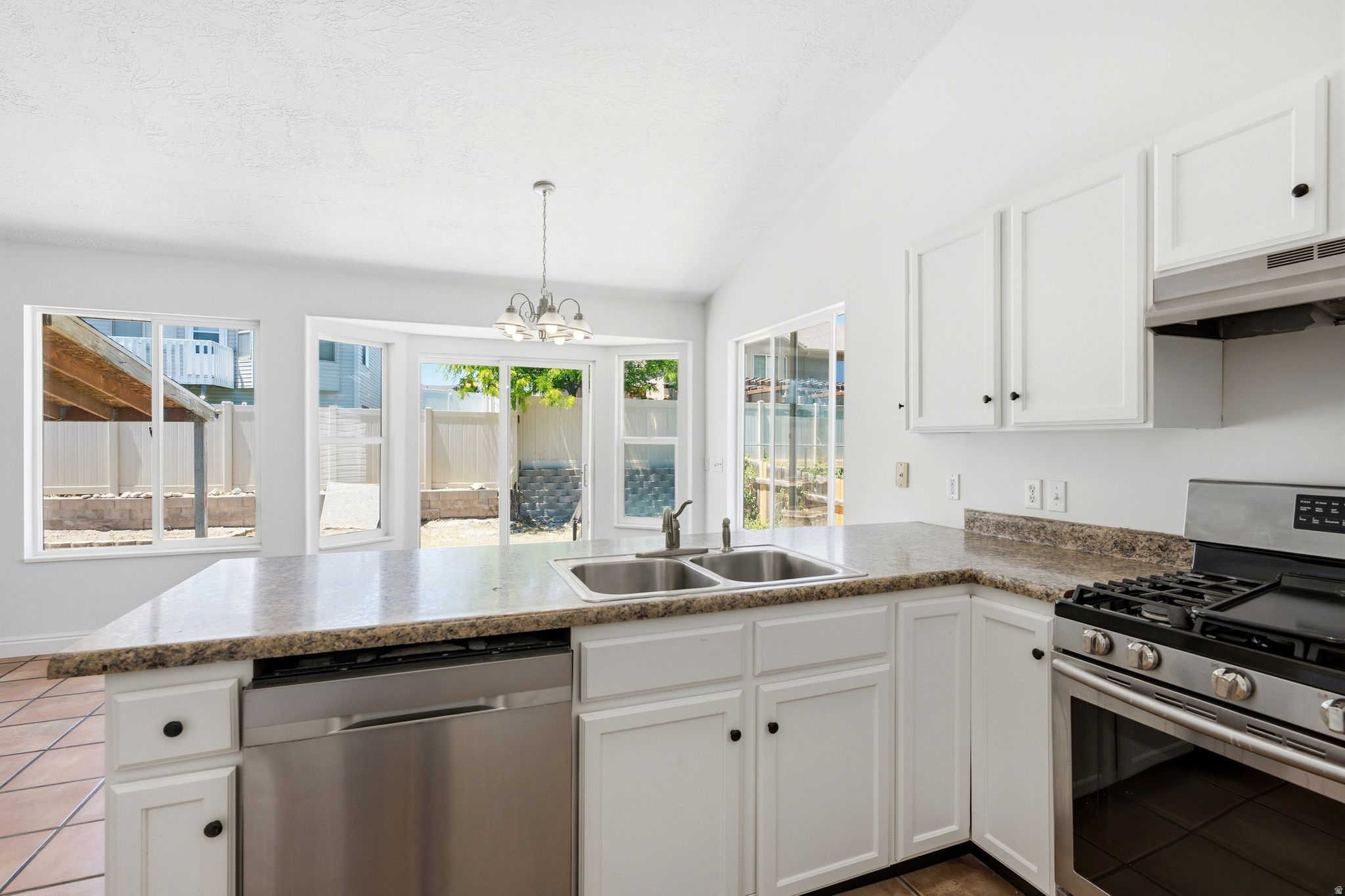 DIAMOND SUMMIT - Residential