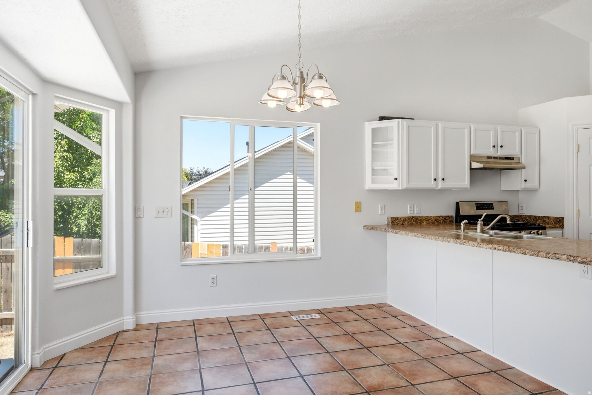 DIAMOND SUMMIT - Residential