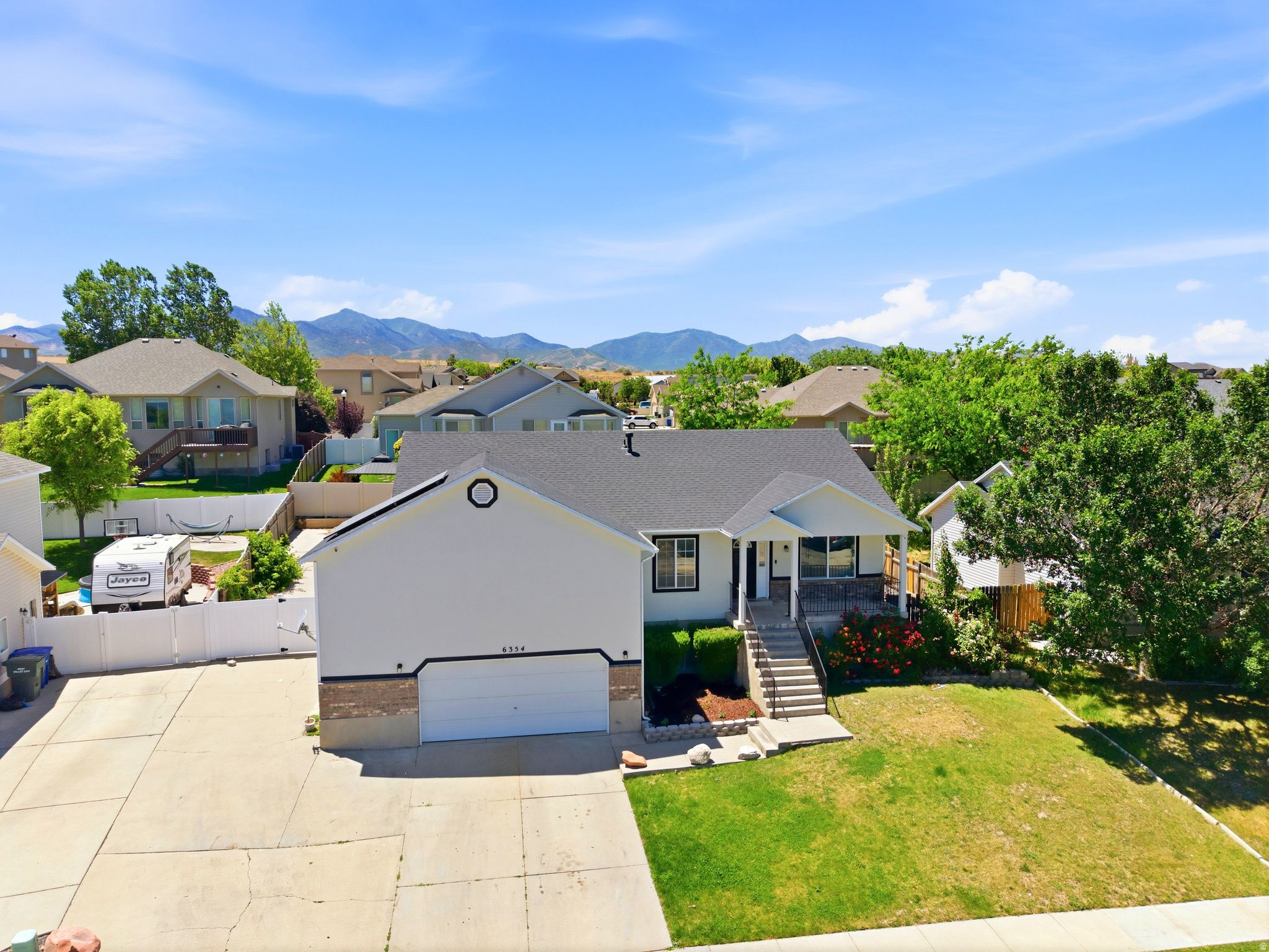 DIAMOND SUMMIT - Residential