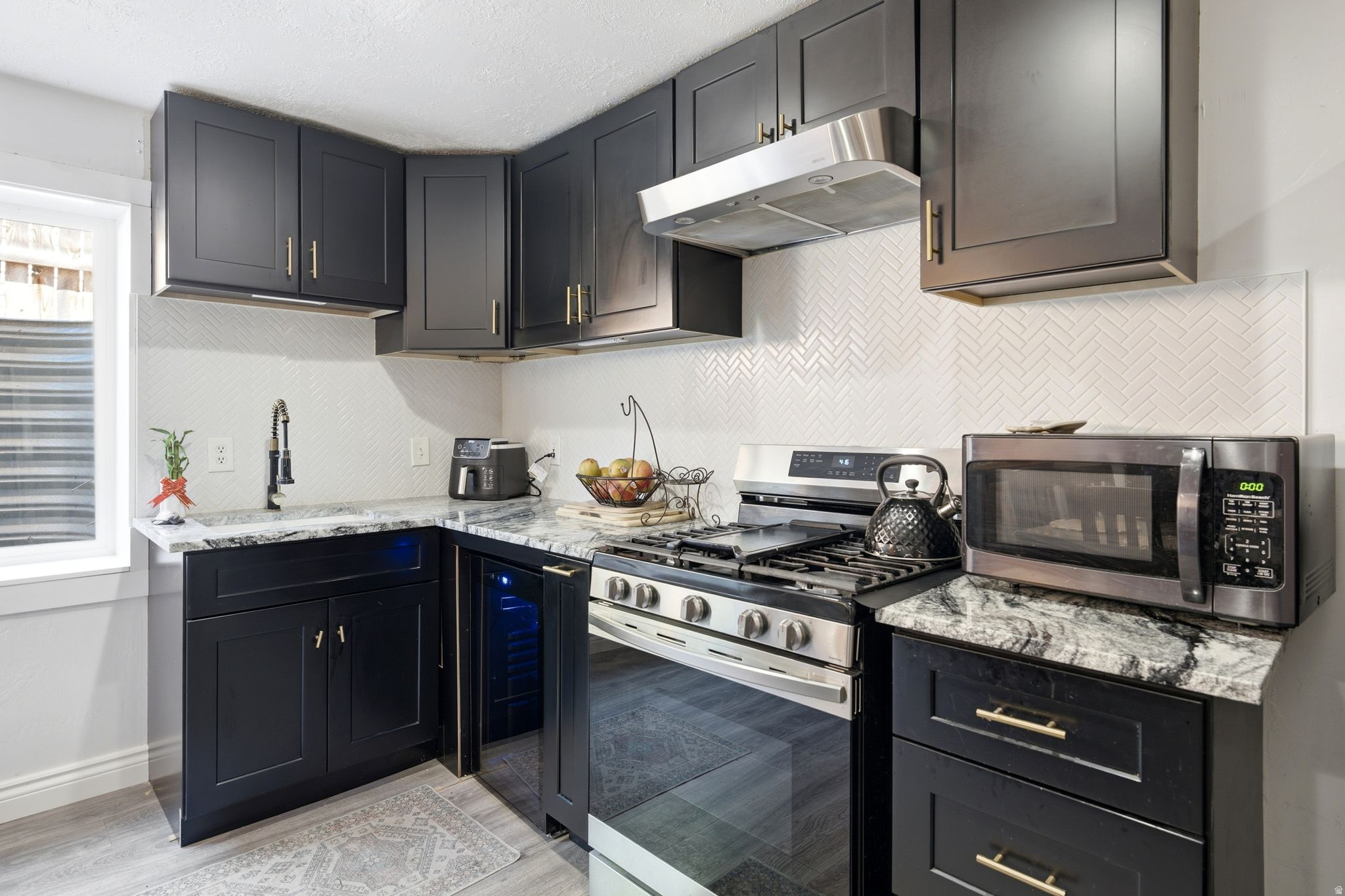 DIAMOND SUMMIT - Residential