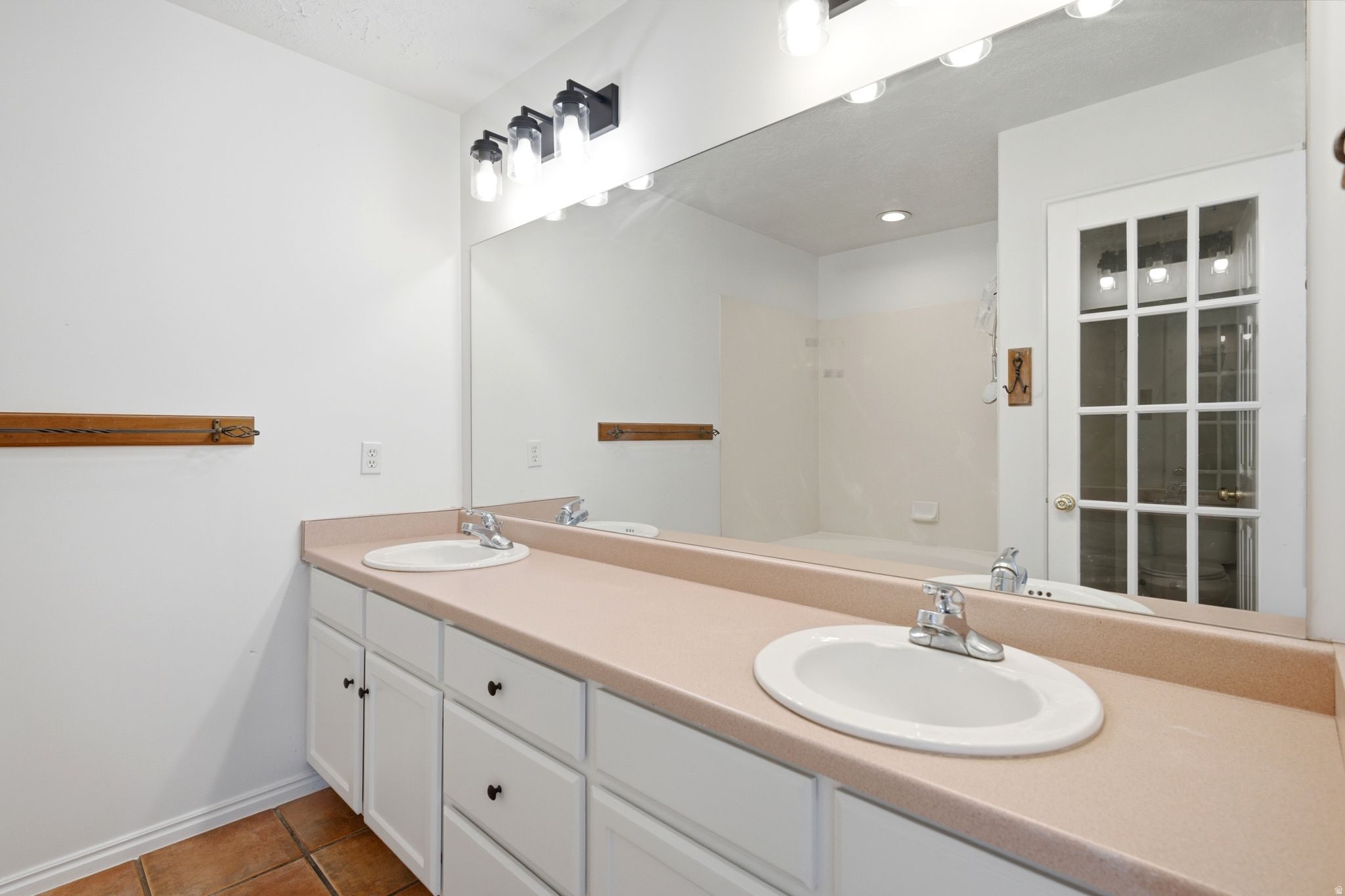 DIAMOND SUMMIT - Residential