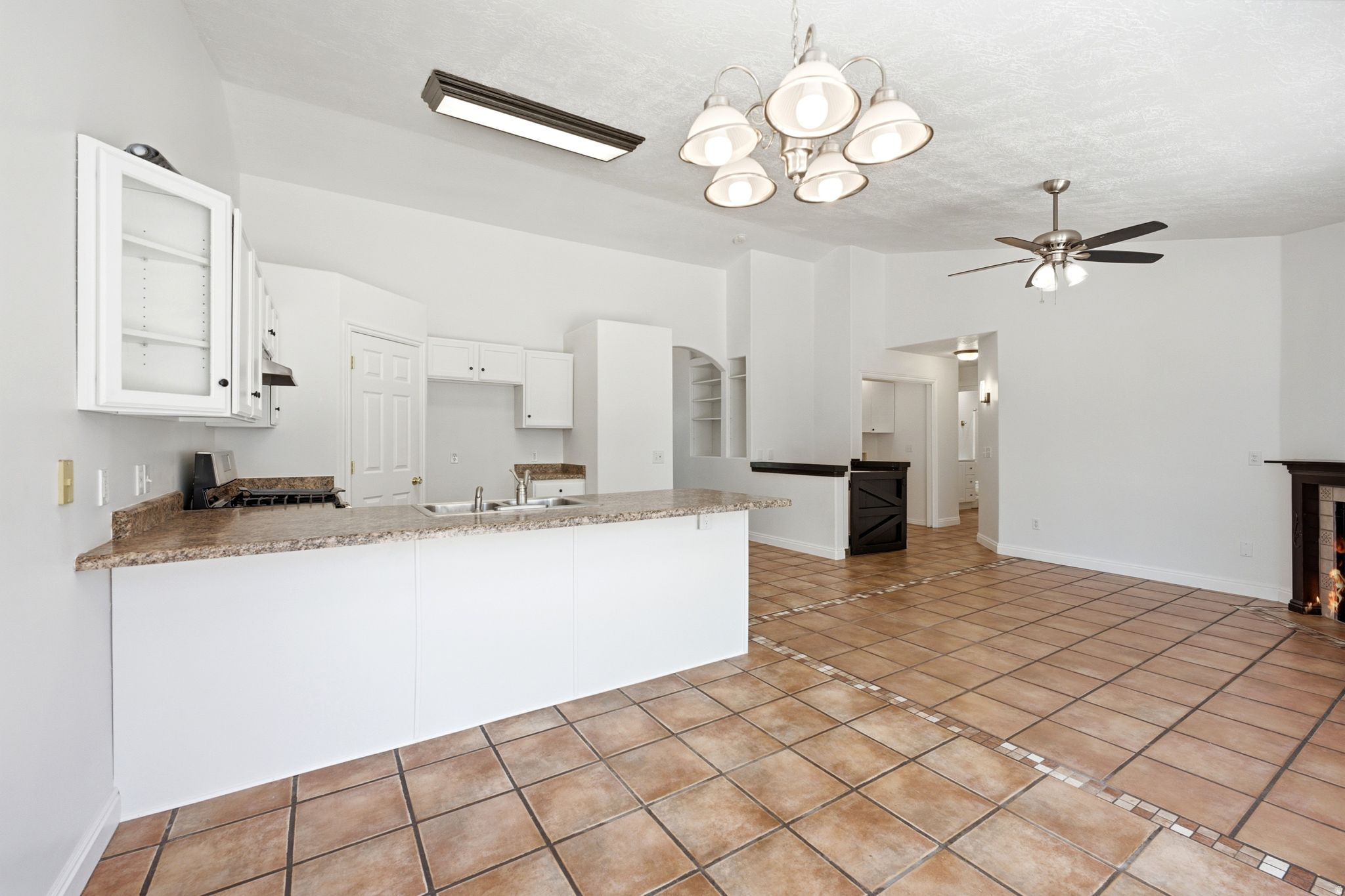 DIAMOND SUMMIT - Residential
