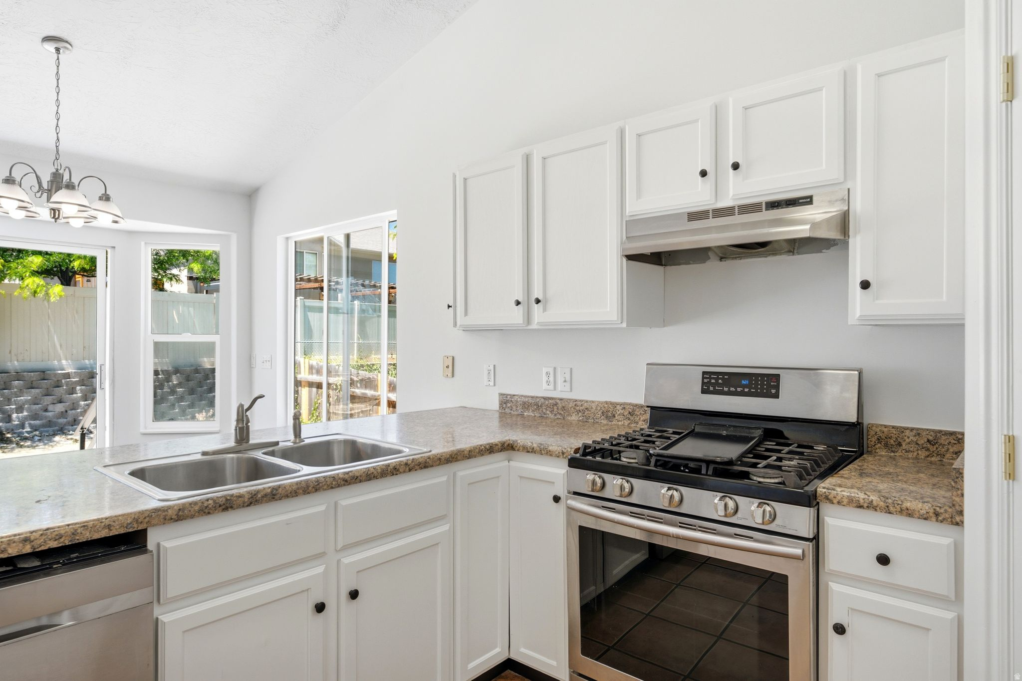 DIAMOND SUMMIT - Residential