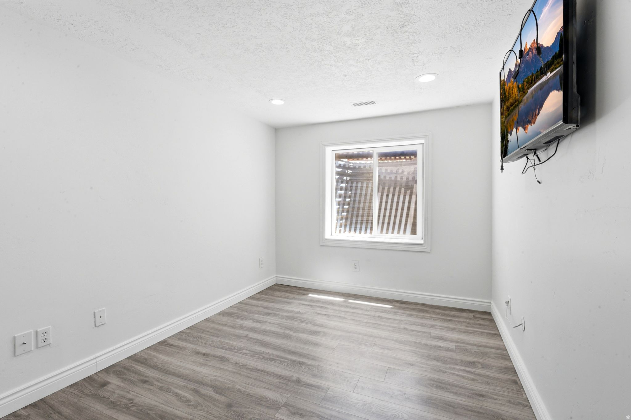 DIAMOND SUMMIT - Residential