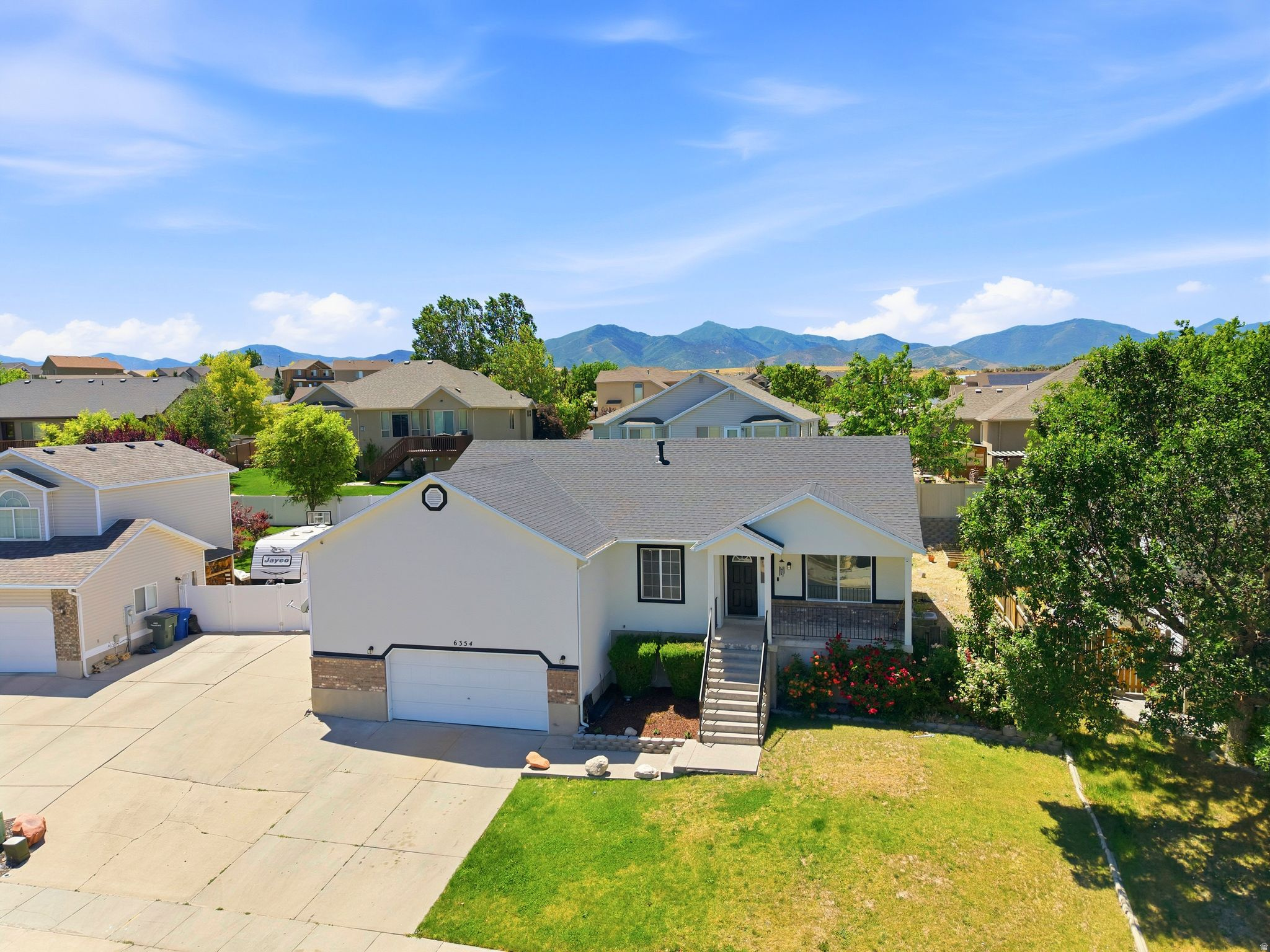 DIAMOND SUMMIT - Residential