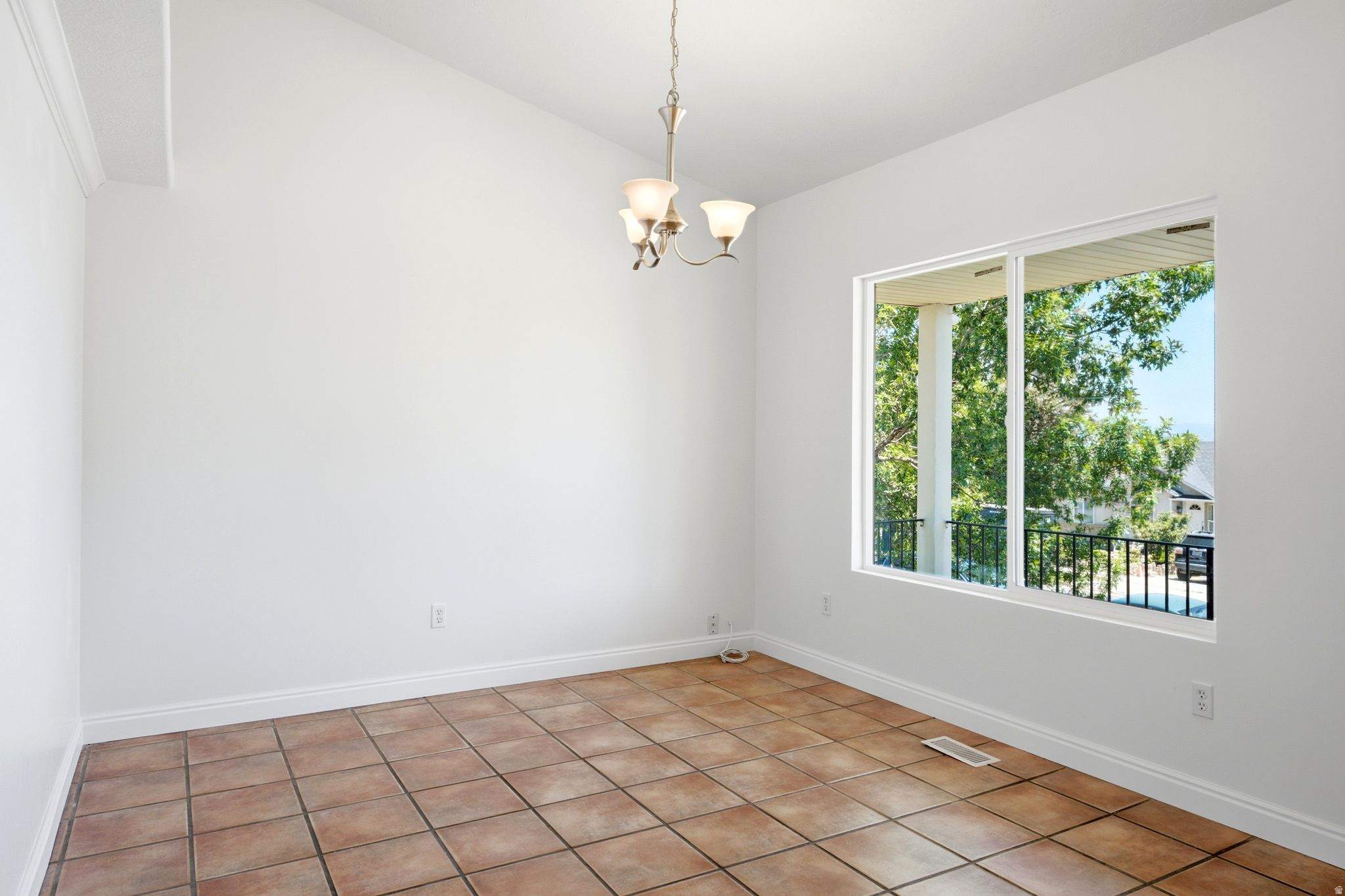 DIAMOND SUMMIT - Residential