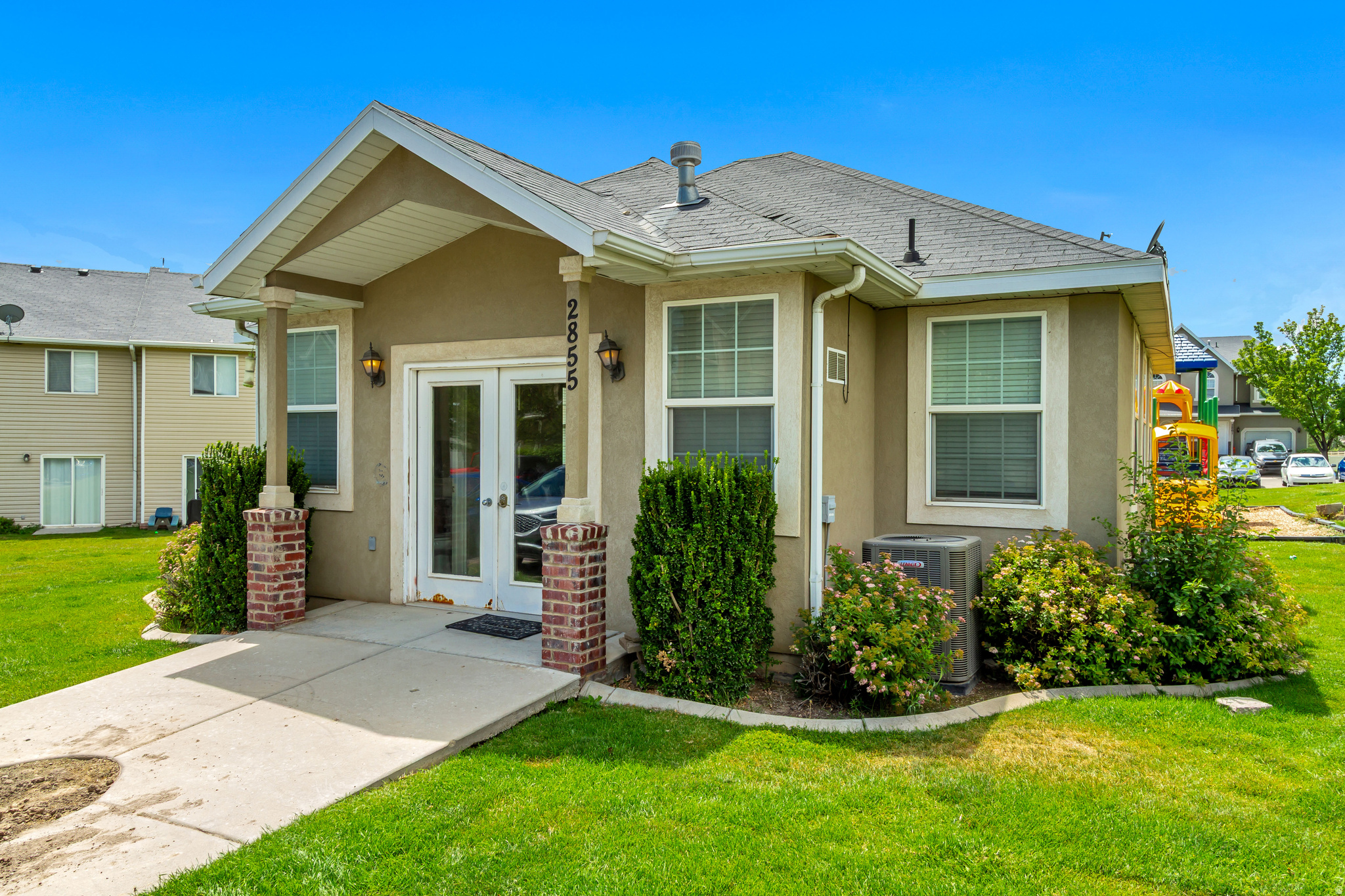 COUNTRY LANE - Residential