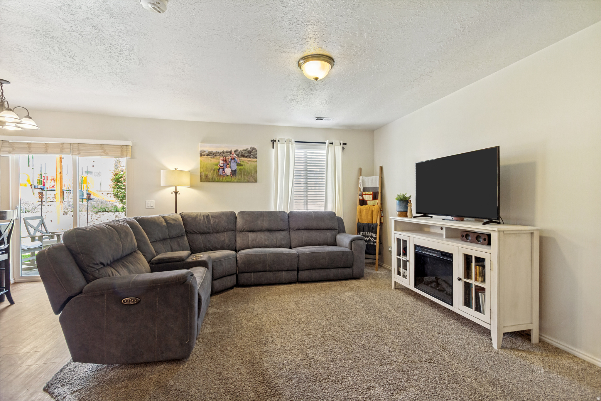 COUNTRY LANE - Residential