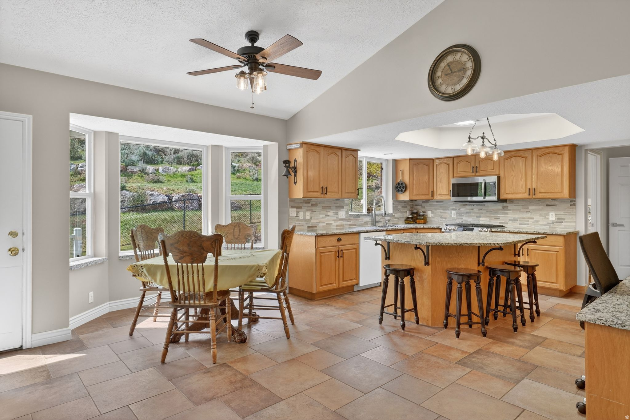 IMPERIAL ESTATES - Residential