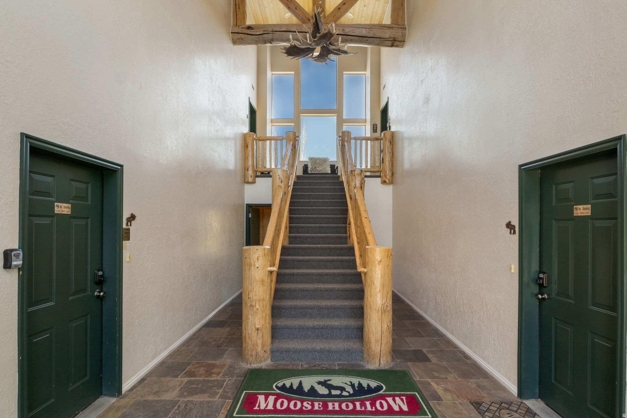 THE MOOSE HOLLOW - Residential
