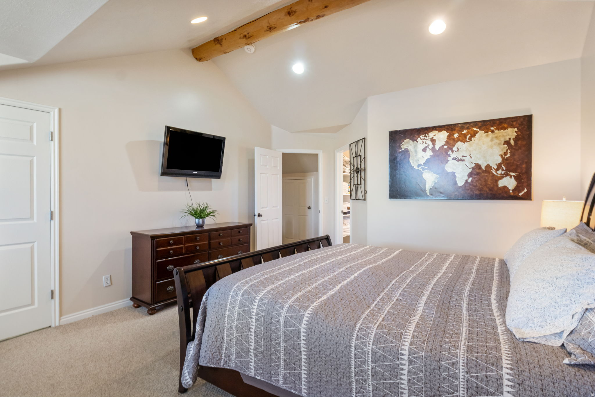 THE MOOSE HOLLOW - Residential