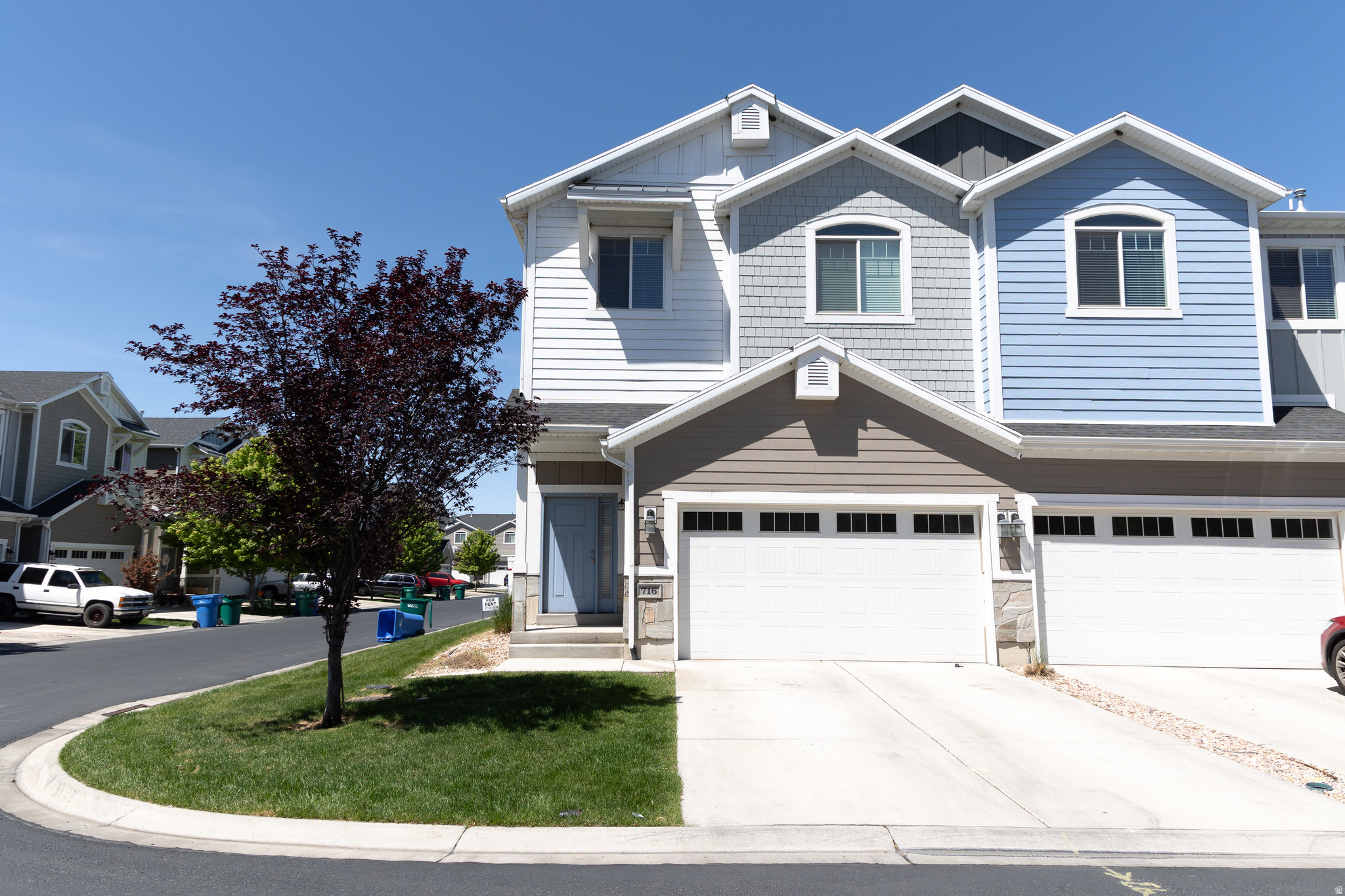 Come see this cute, move-in-ready, end-unit townhome in a beautiful golf course community! This 4 bedroom 3.5 bath townhome flows comfortably and provides ample space in an ideal location! Natural light fills the kitchen and family room. Upstairs you'll find the primary bedroom has a beautiful en-suit bath, separate tub/shower, walk in closet, and 3 additional bedrooms. The completely finished basement includes a large second family room, or oversized 5th bedroom, a full bathroom, and multiple storage spaces! Outside, an extra large side yard is a rare bonus! Enjoy walking paths, parks, and a vibrant community during the day, then barbecue out on your covered deck with friends and family while enjoying a peaceful sunset in the evening!