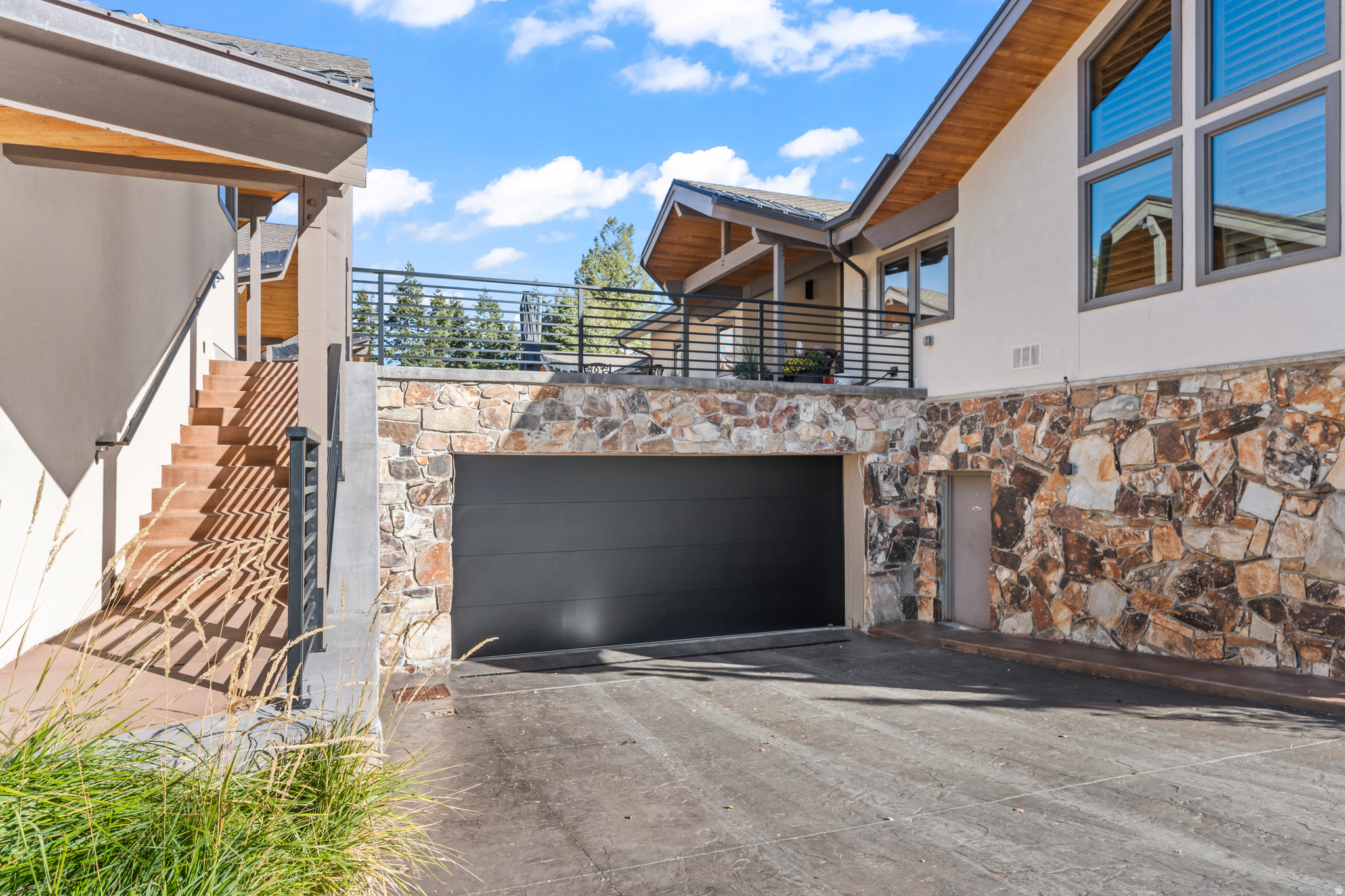 ONTARIO LODGE - Residential