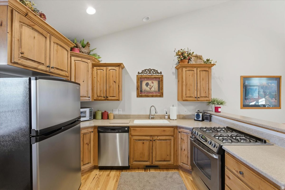 ASPEN HOLLOW - Residential