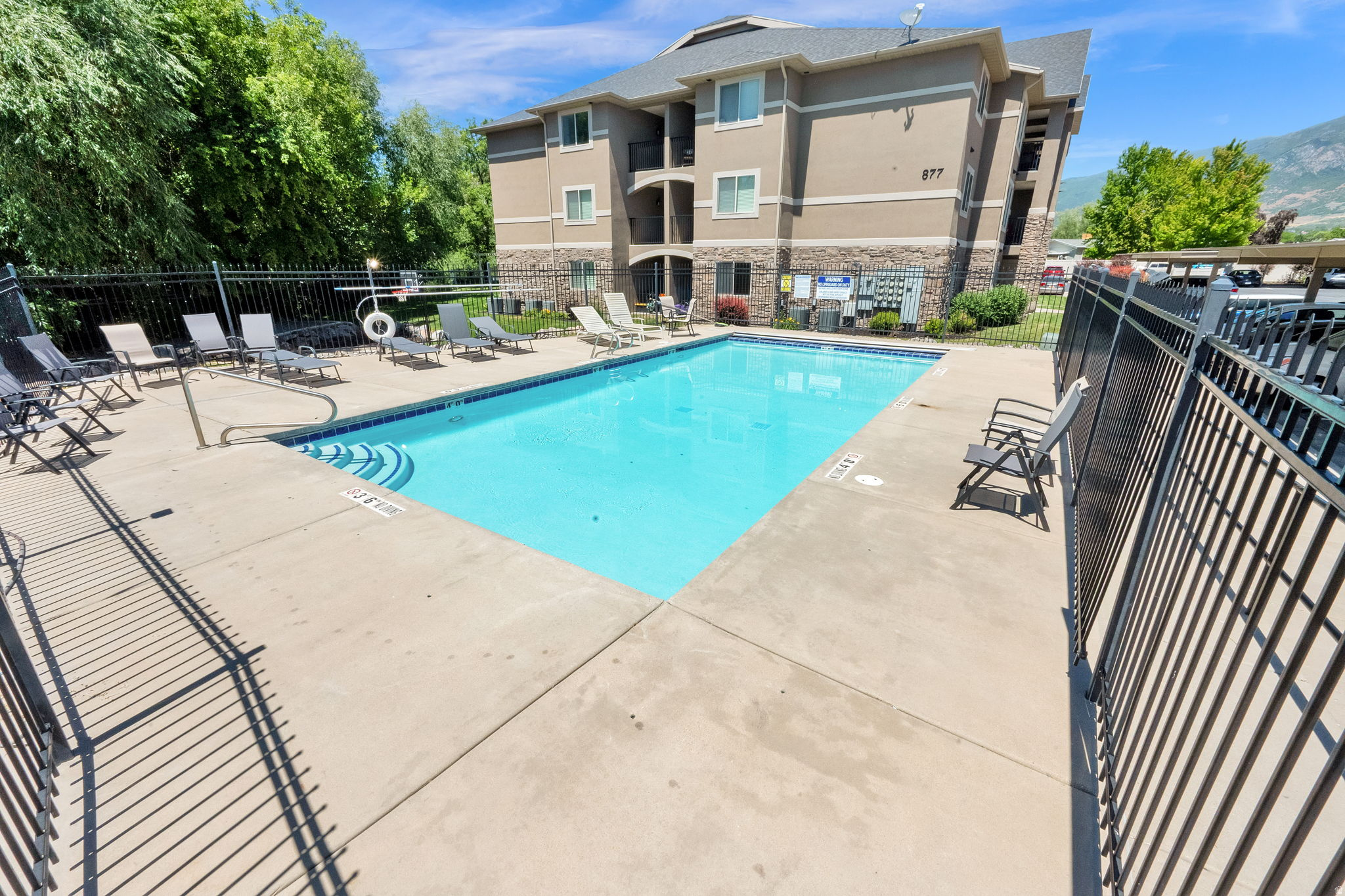 CREEKSIDE VILLAGE - Residential