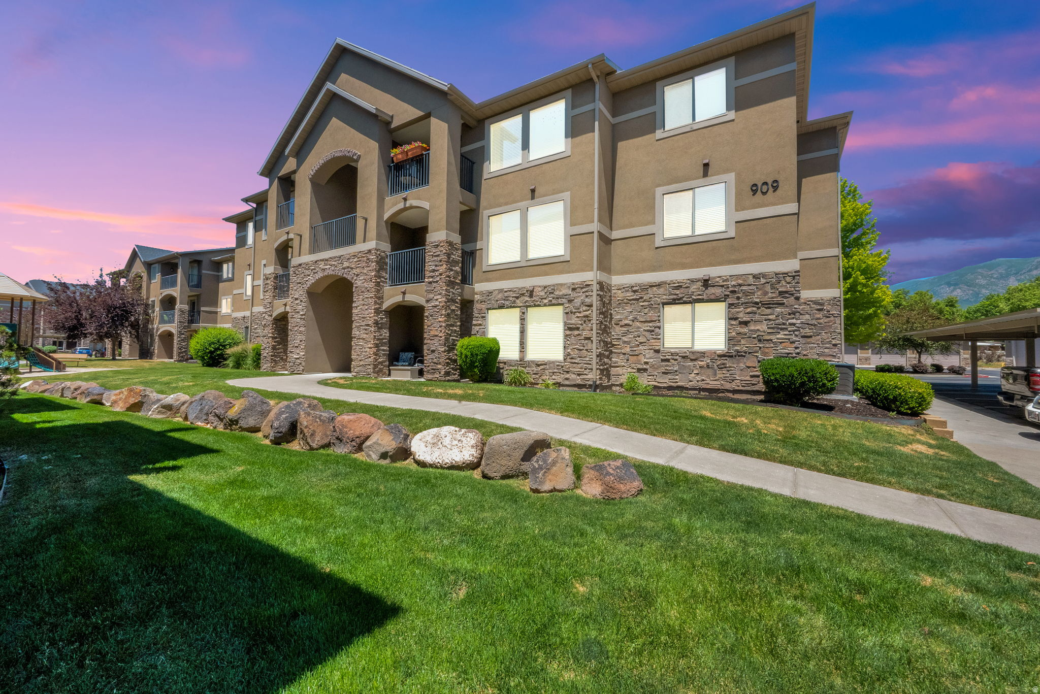 CREEKSIDE VILLAGE - Residential