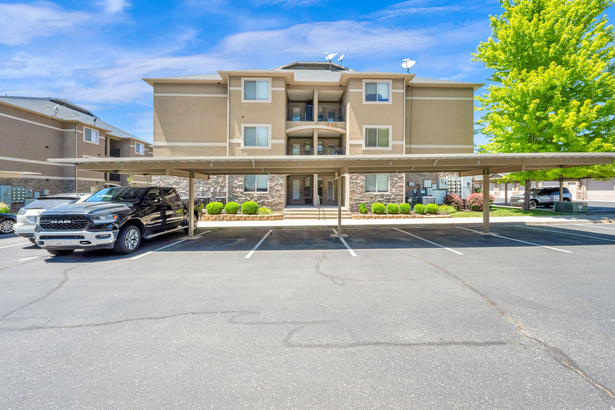 CREEKSIDE VILLAGE - Residential
